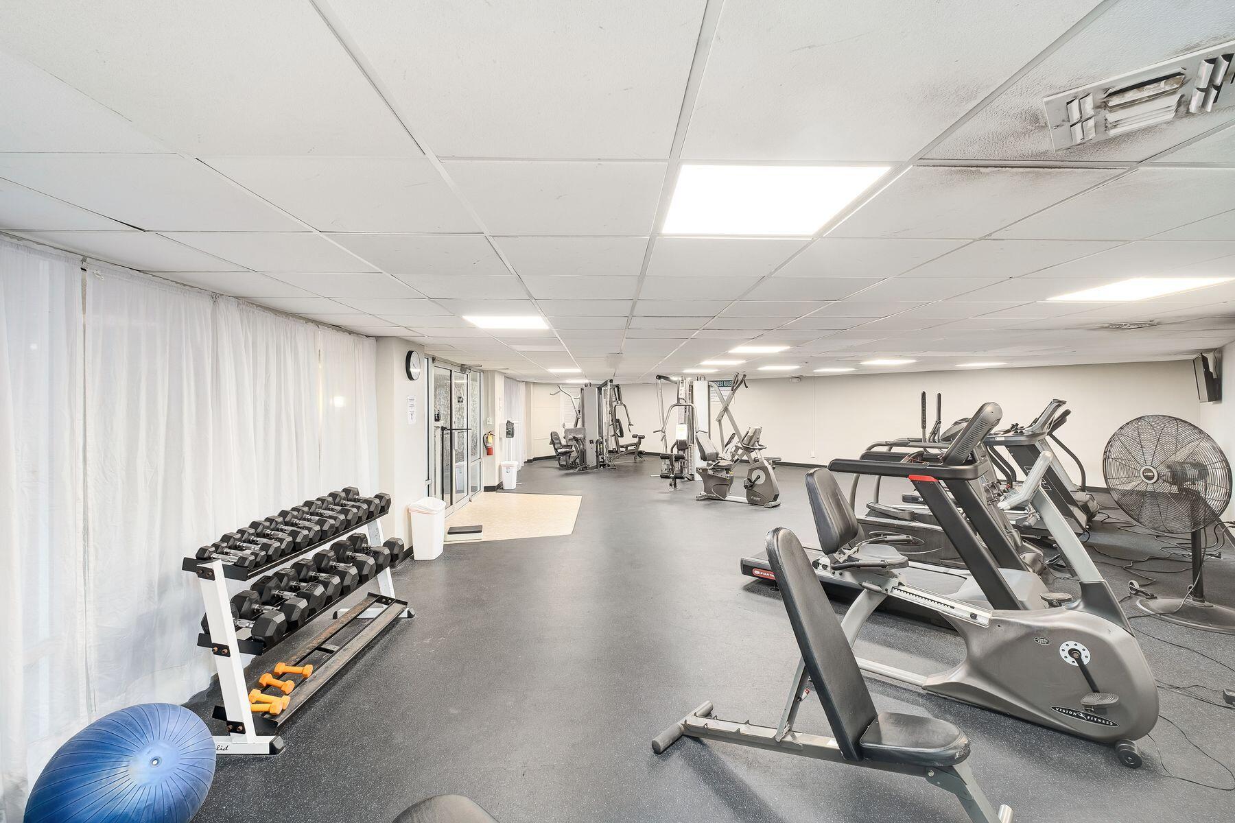 HOLIDAY SURF & RACQUET CLUB - Residential