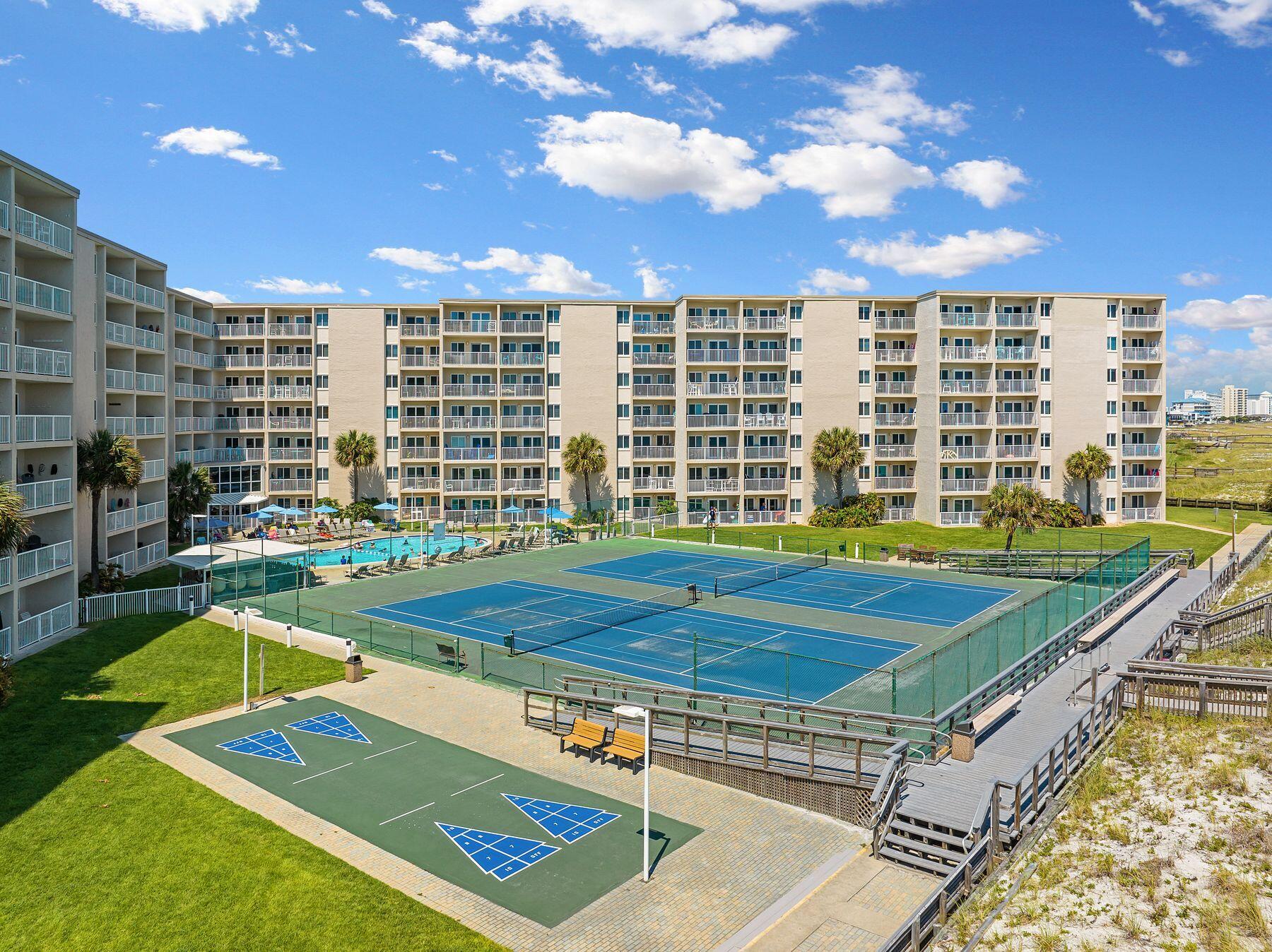 HOLIDAY SURF & RACQUET CLUB - Residential