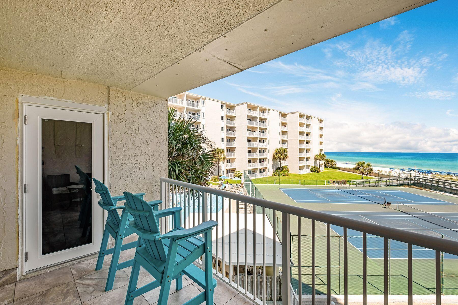 HOLIDAY SURF & RACQUET CLUB - Residential