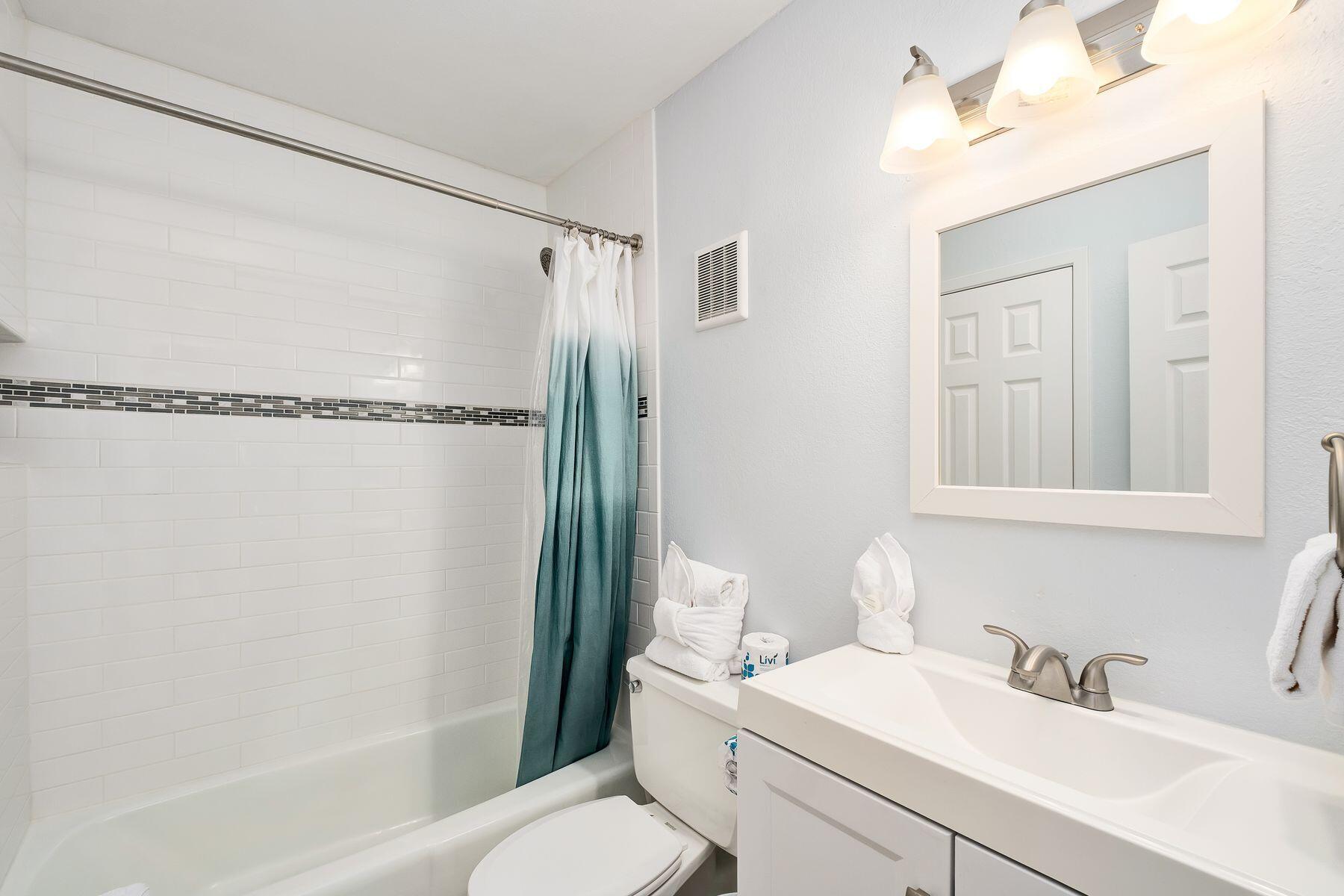 HOLIDAY SURF & RACQUET CLUB - Residential