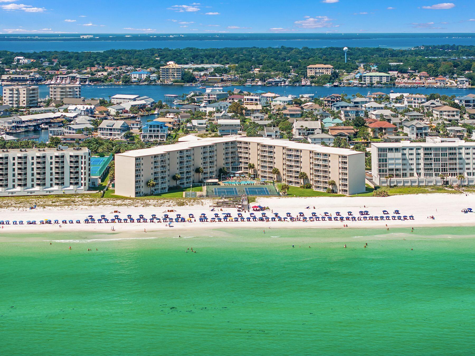 HOLIDAY SURF & RACQUET CLUB - Residential
