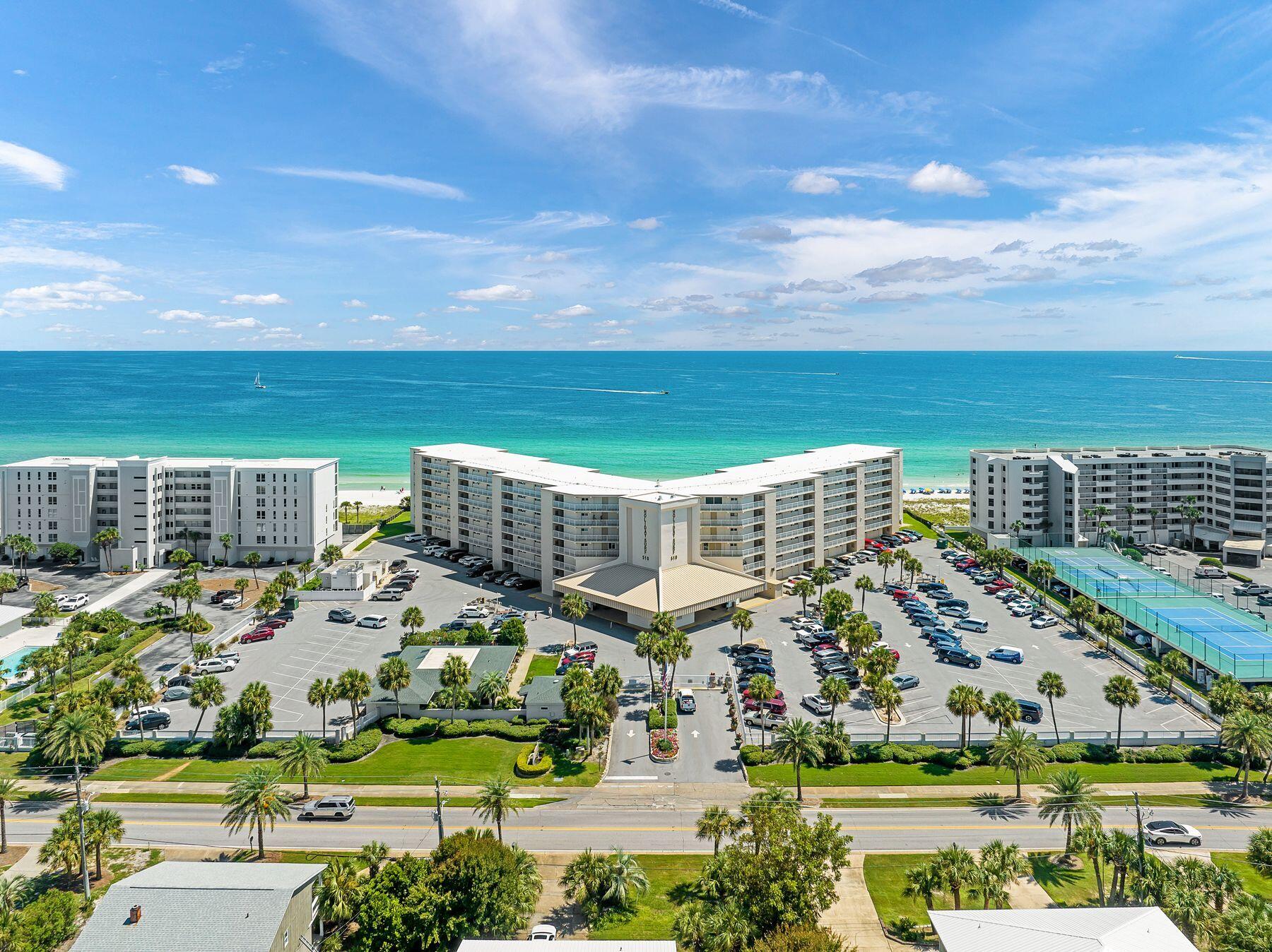 HOLIDAY SURF & RACQUET CLUB - Residential