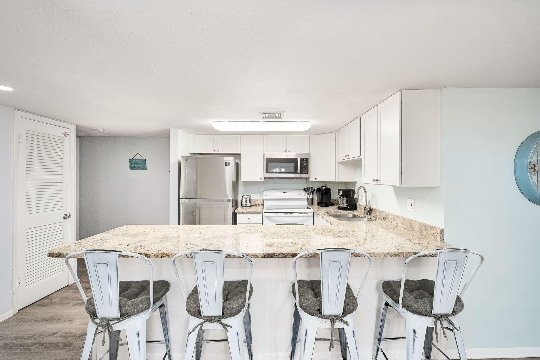 HOLIDAY SURF & RACQUET CLUB - Residential