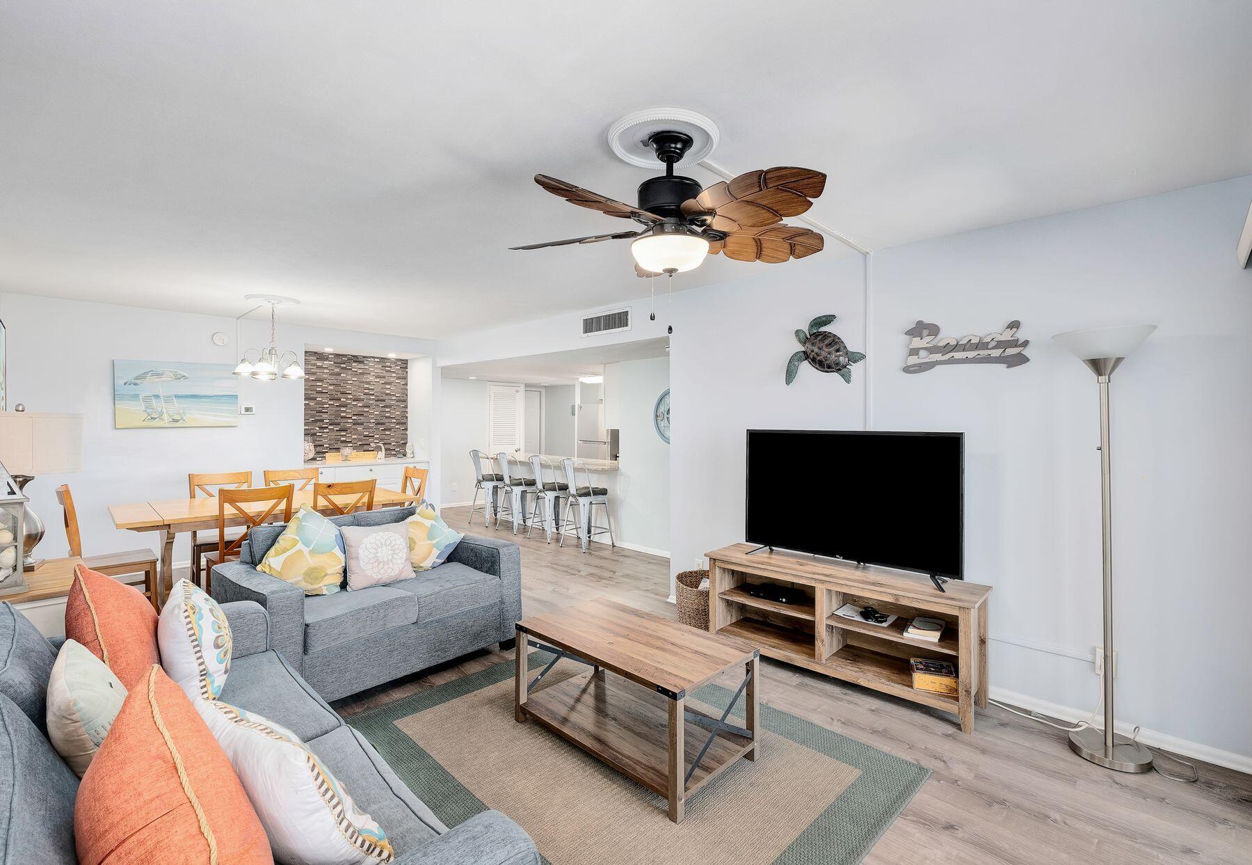 HOLIDAY SURF & RACQUET CLUB - Residential