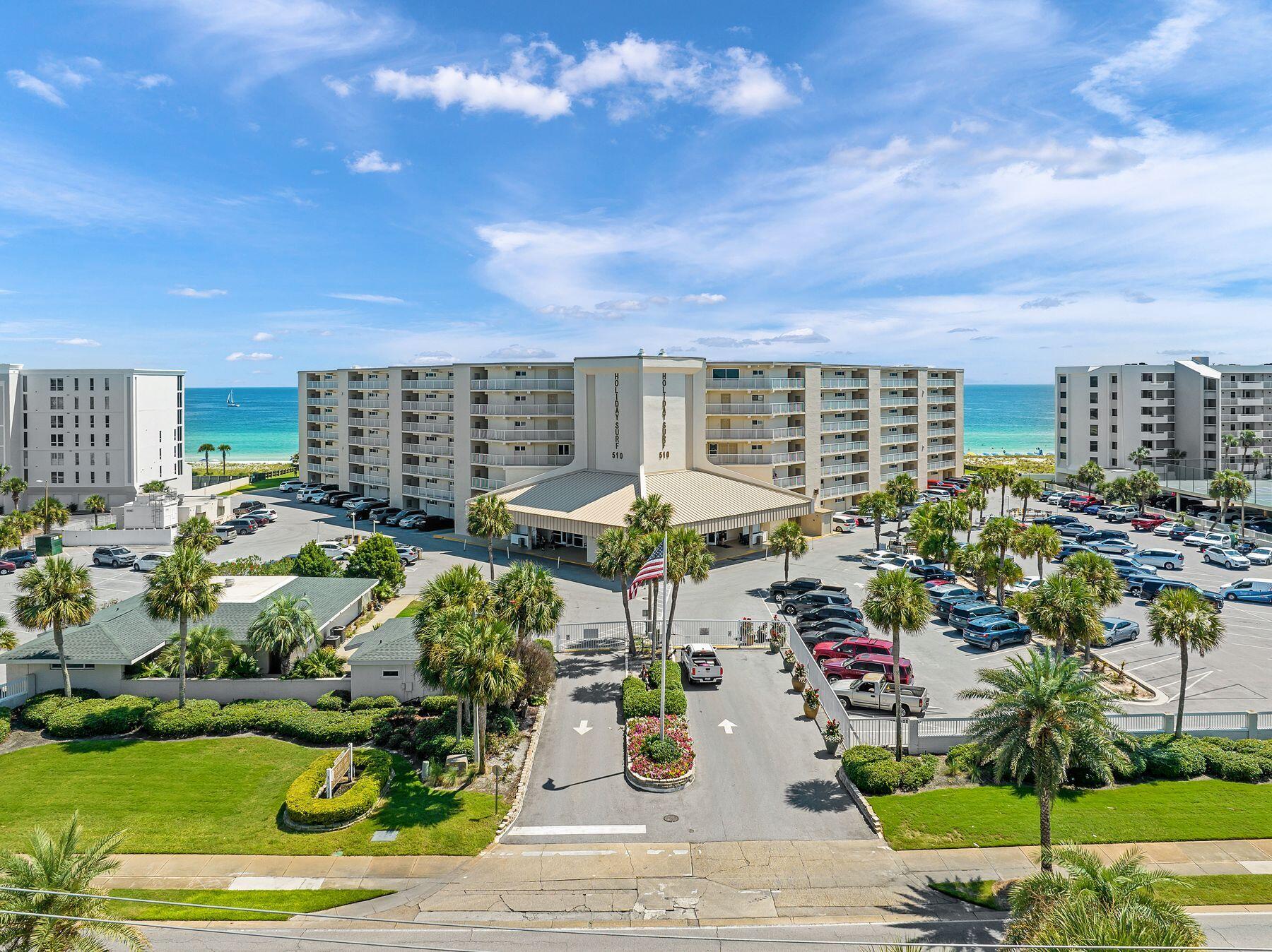 HOLIDAY SURF & RACQUET CLUB - Residential