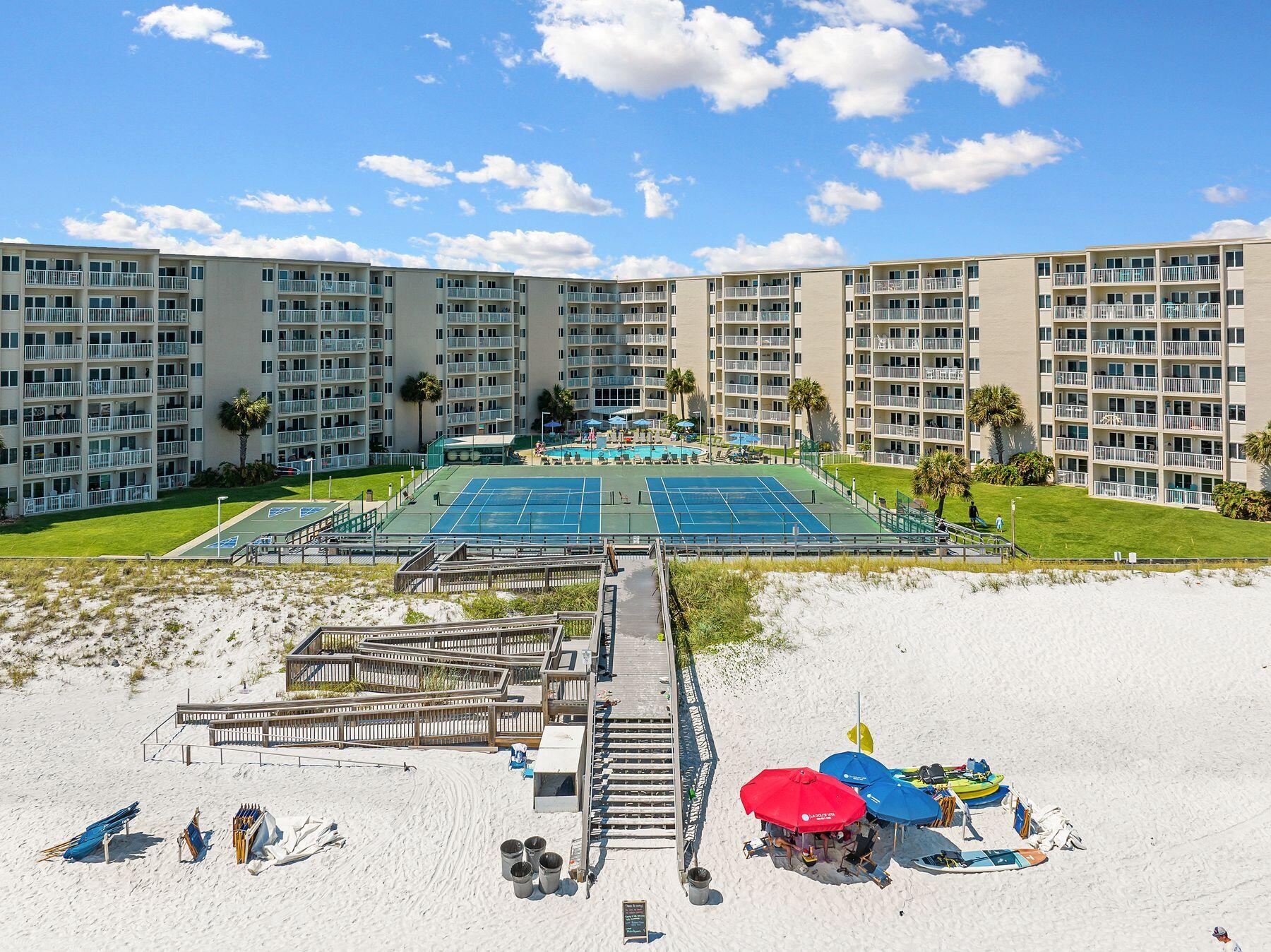 HOLIDAY SURF & RACQUET CLUB - Residential
