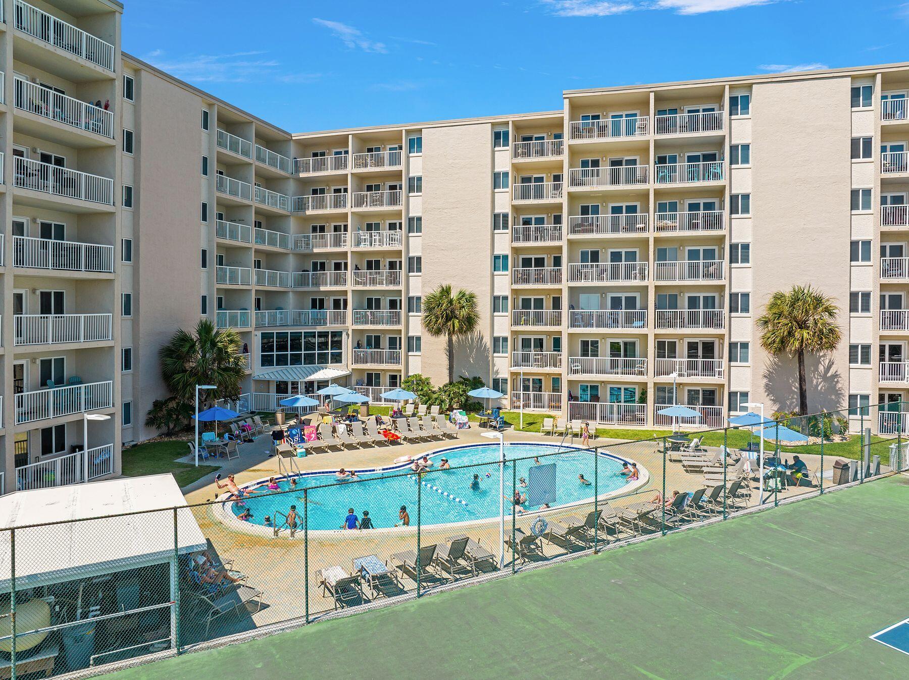 HOLIDAY SURF & RACQUET CLUB - Residential