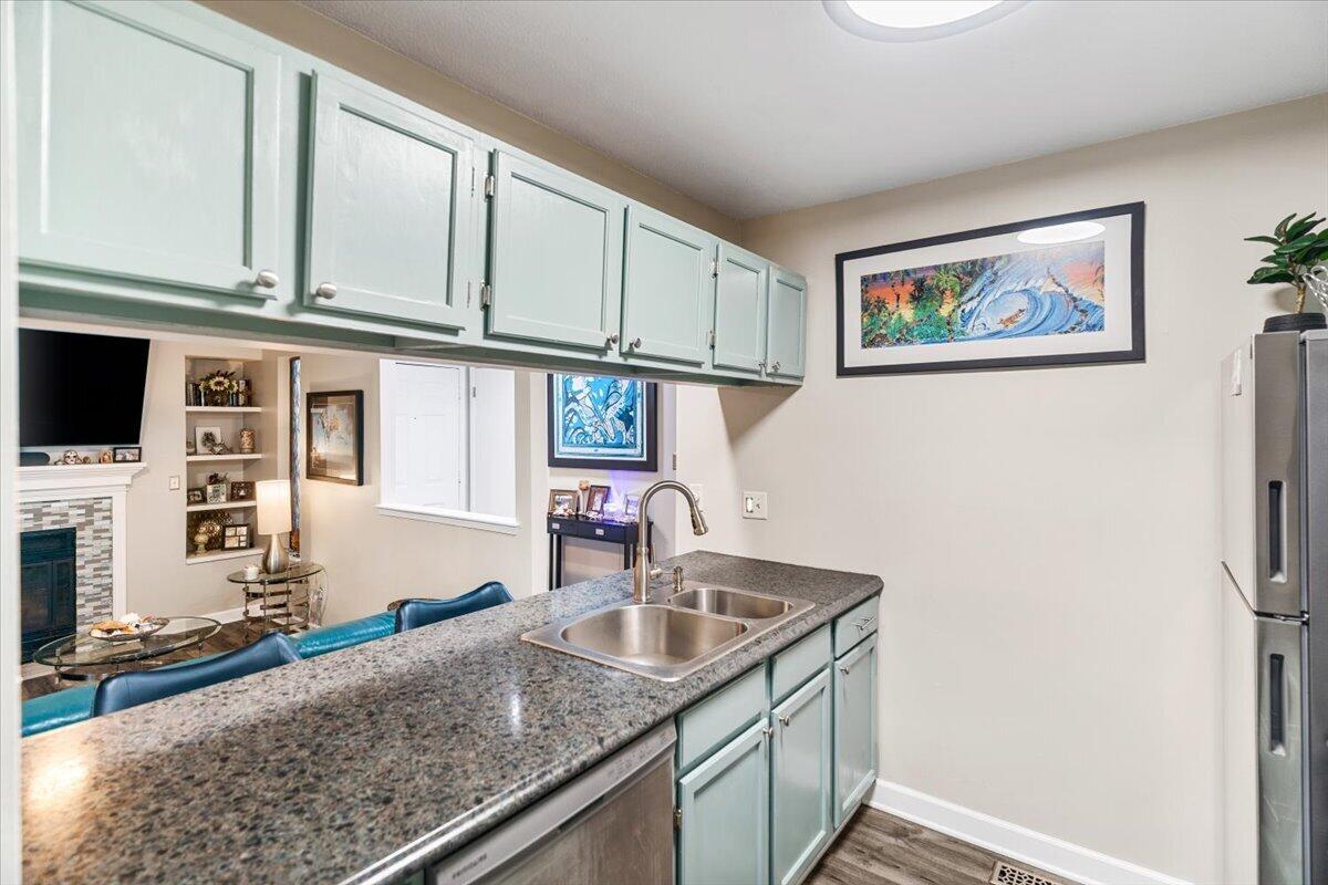 ELM PLACE CONDO - Residential