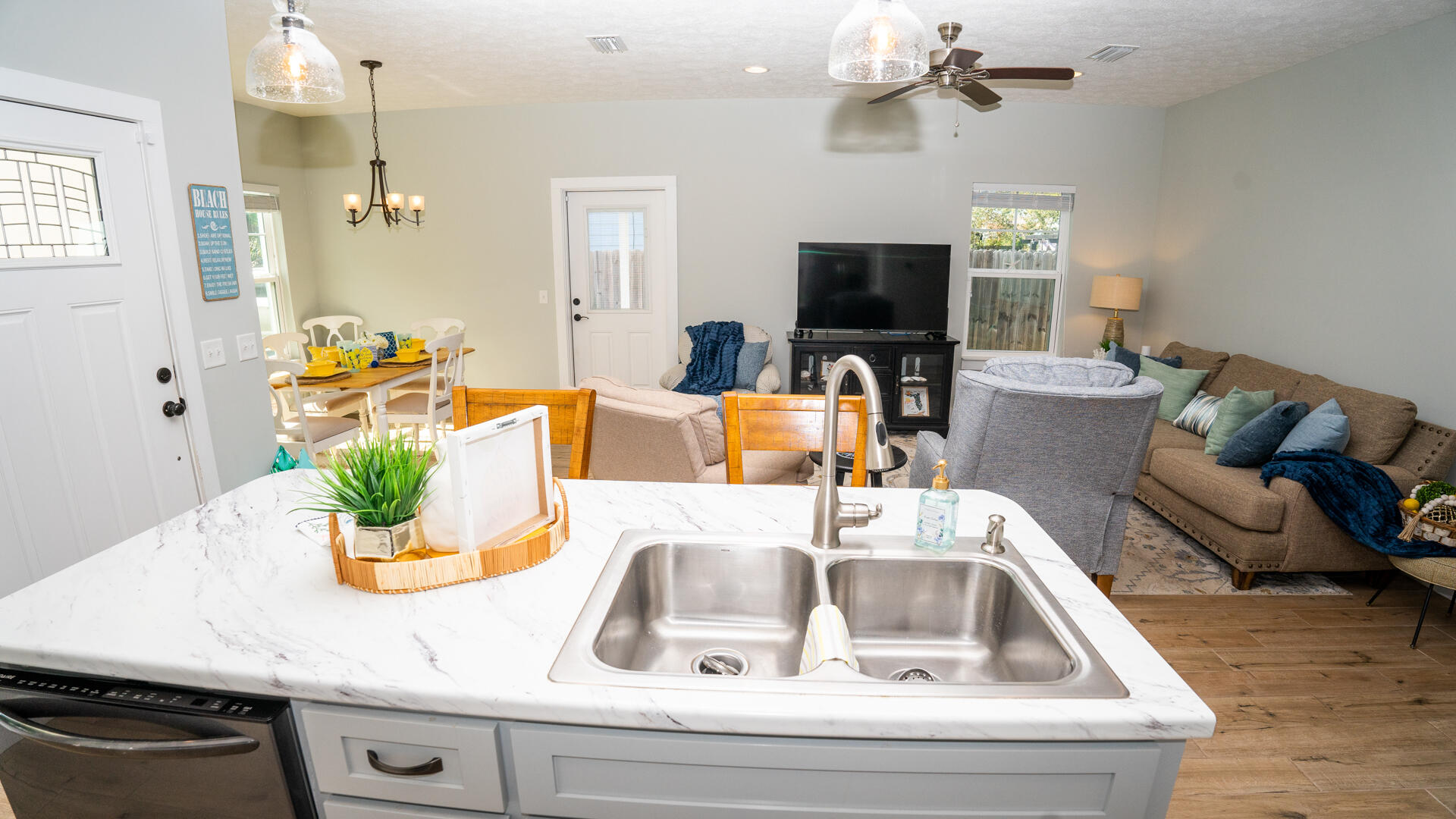 LAGUNA BEACH - Residential