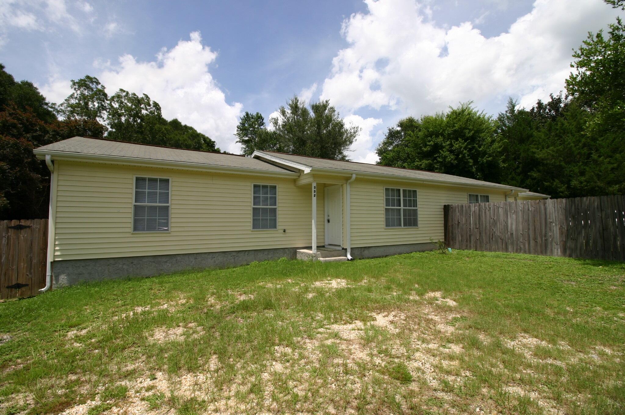 CHECK OUT THIS DUPLEX, UNIT IS APPROX. 1,175 SQFT WITH 3 BEDROOMS 2 BATHS, WALK IN CLOSET IN THE MASTER BEDROOM AND A KITCHENETTE. UNIT HAS A UTILITY ROOM WITH WASHER/DRYER HOOK UPS.NICE OPEN GREAT ROOM (18X17) VINYL PLANK FLOOR THROUGH OUT, COMPLETE NEW PAINT JOB TOP TO BOTTOM, NEW BLINDS. CENTER OF TOWN .
