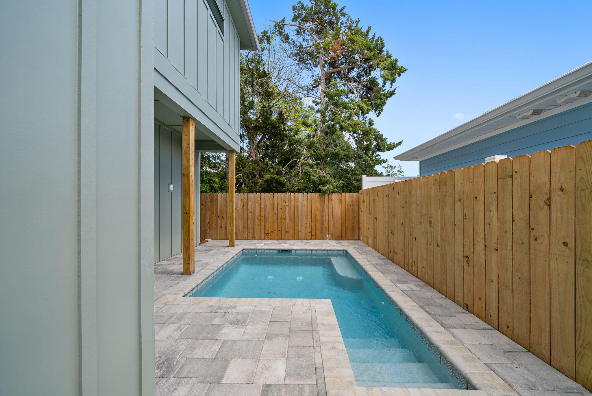 RIVIERA BEACH - Residential