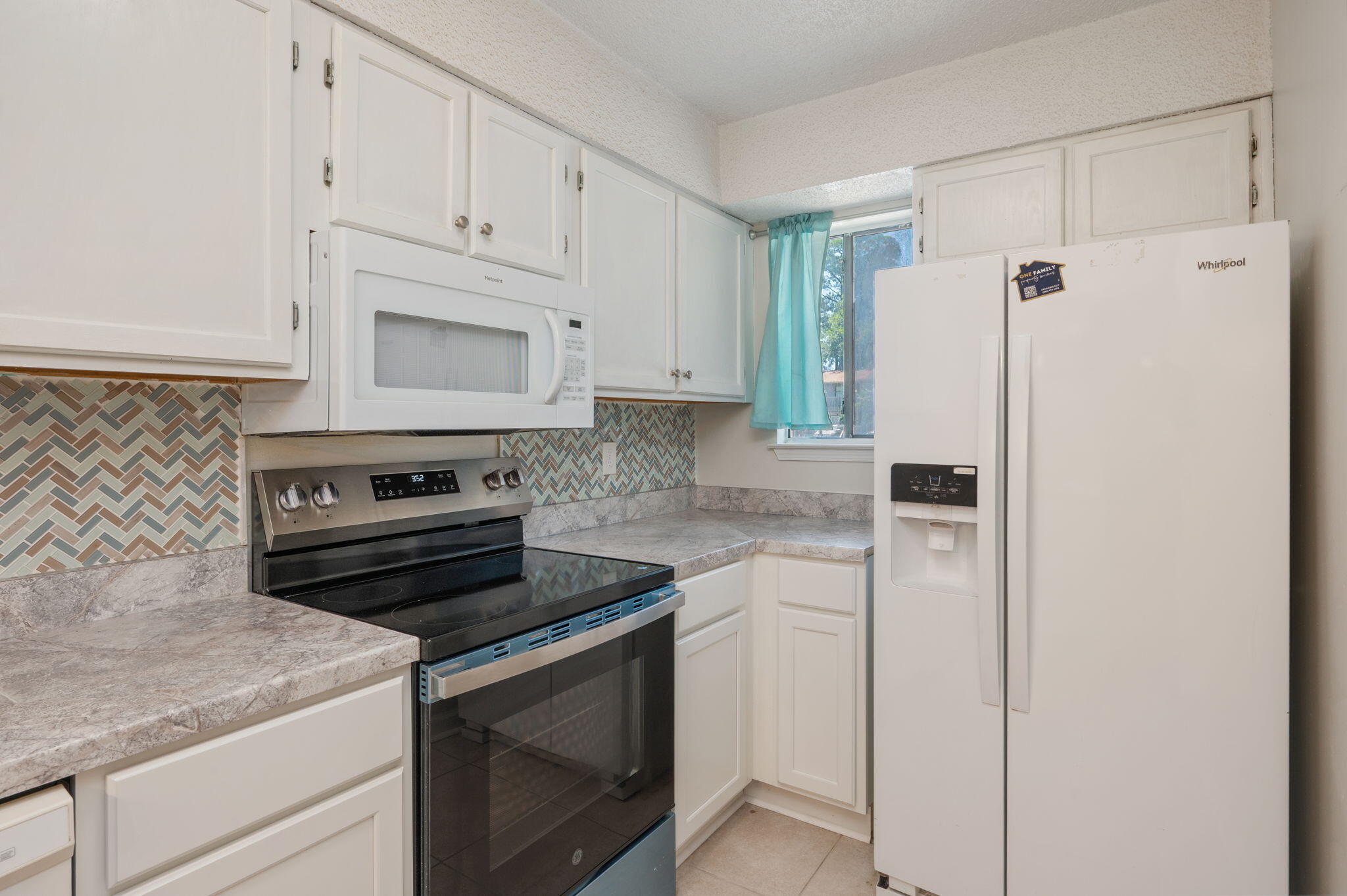 NEW WALTON VILLAGE - Residential Lease