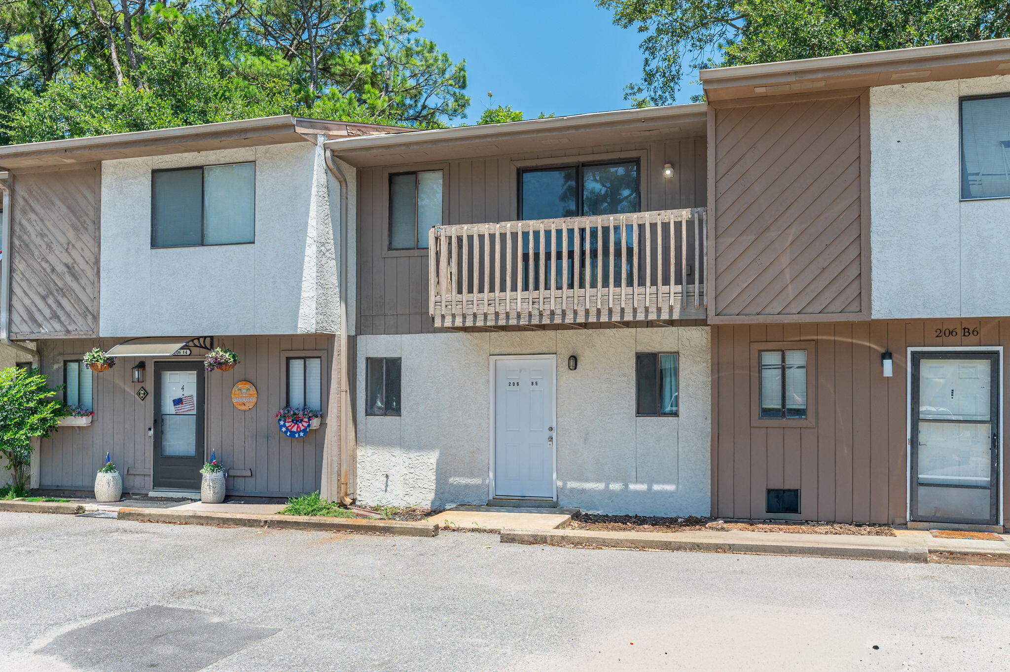 AVAILABLE ... Now! 2bed/2bth NEWLY RENOVATED home with COMMUNITY POOL centrally located in the middle of Fort Walton Beach, close to shops and restaurants. This townhouse has nice wood flooring throughout the downstairs. On the second floor, there are two bedrooms and a full bathroom. The backyard has a privacy fence.

NO smoking. 600 minimum FICO credit score required in addition to meeting rental criteria. NO PETS allowed.
All applicants are required to complete an application on https://onefamilypropertyservices.petscreening.com/
regardless of if they own a pet or not.  Applicants with an ESA are also required to complete the application.
**Please note, only one pet profile per pet is required.

This property is a part of a Homeowners Association and tenants will be required to adhere to certain rules and restrictions.  If you have any questions, you may request to view the HOA Covenants prior to application. 

** Fees Required once an application is approved include, but may not be limited to: Security Deposit, Non-Refundable Fees (cleaning and rekey), $20 Certified Mail Fee, and Pet Fees (when applicable).