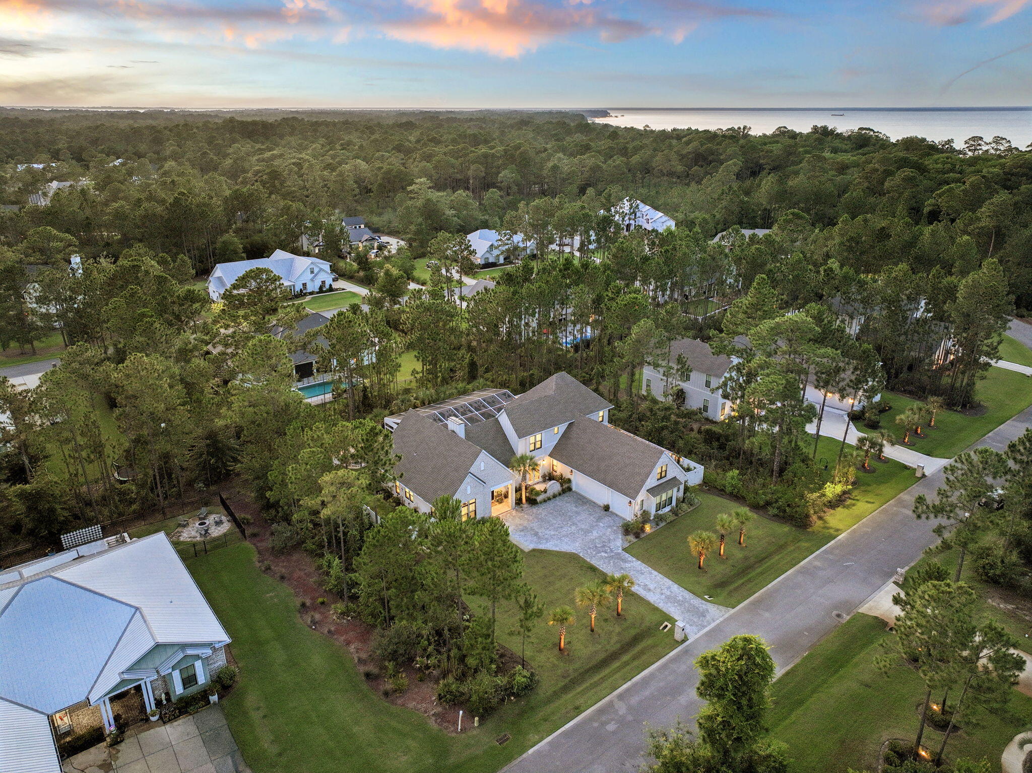SECLUSION BAY - Residential