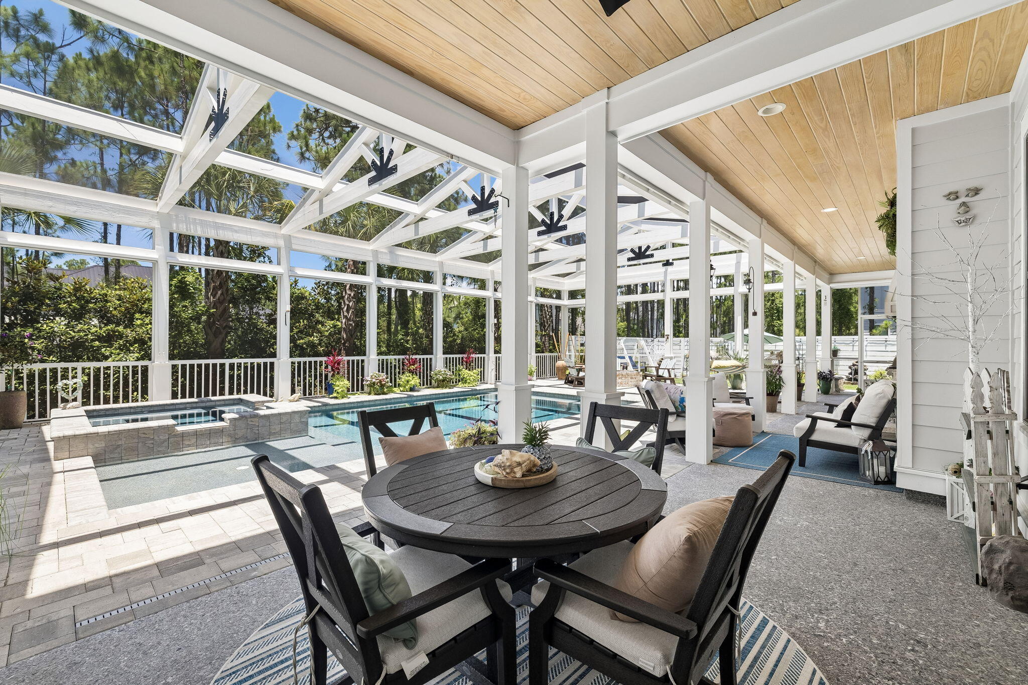 SECLUSION BAY - Residential
