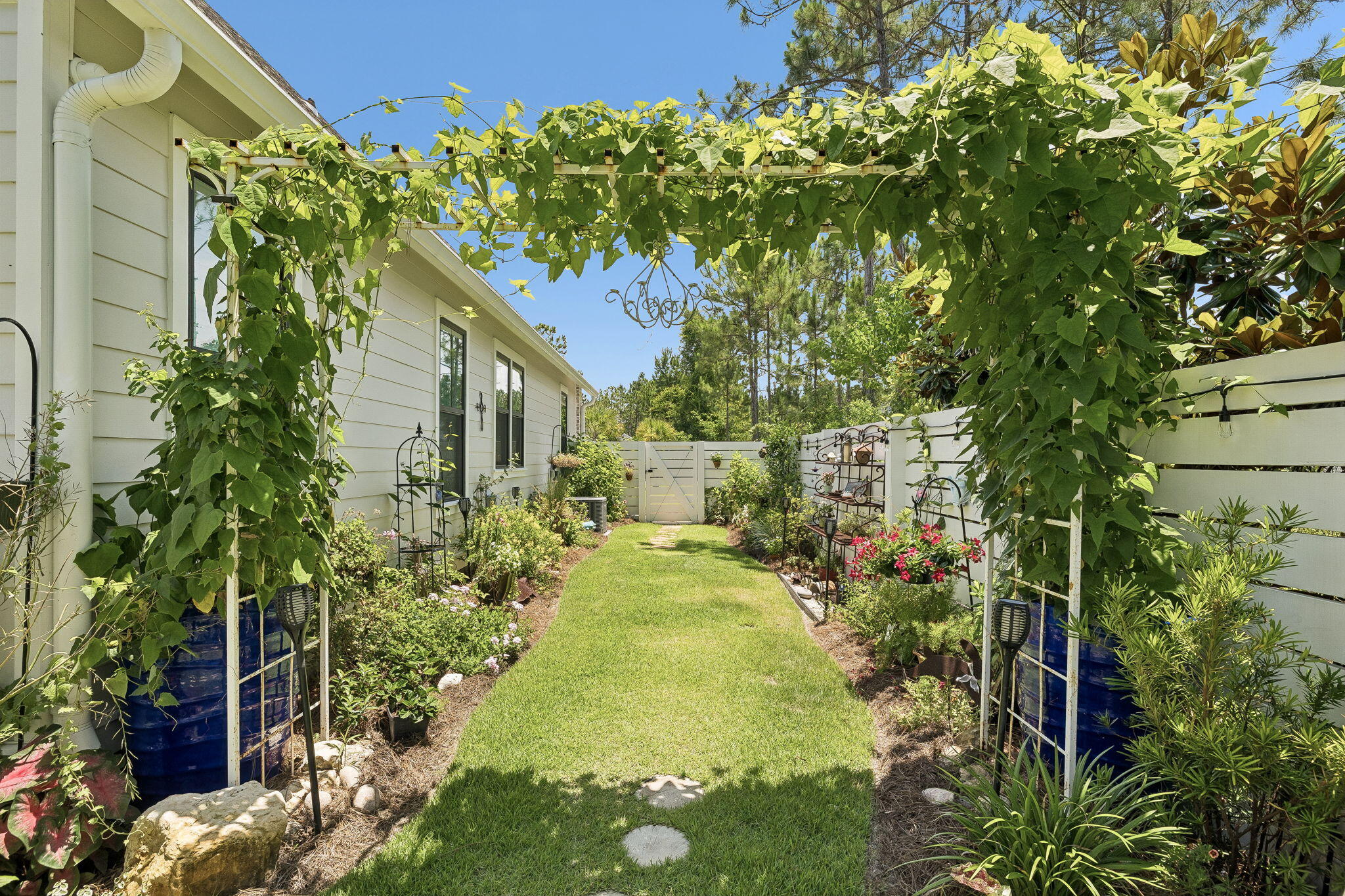 SECLUSION BAY - Residential