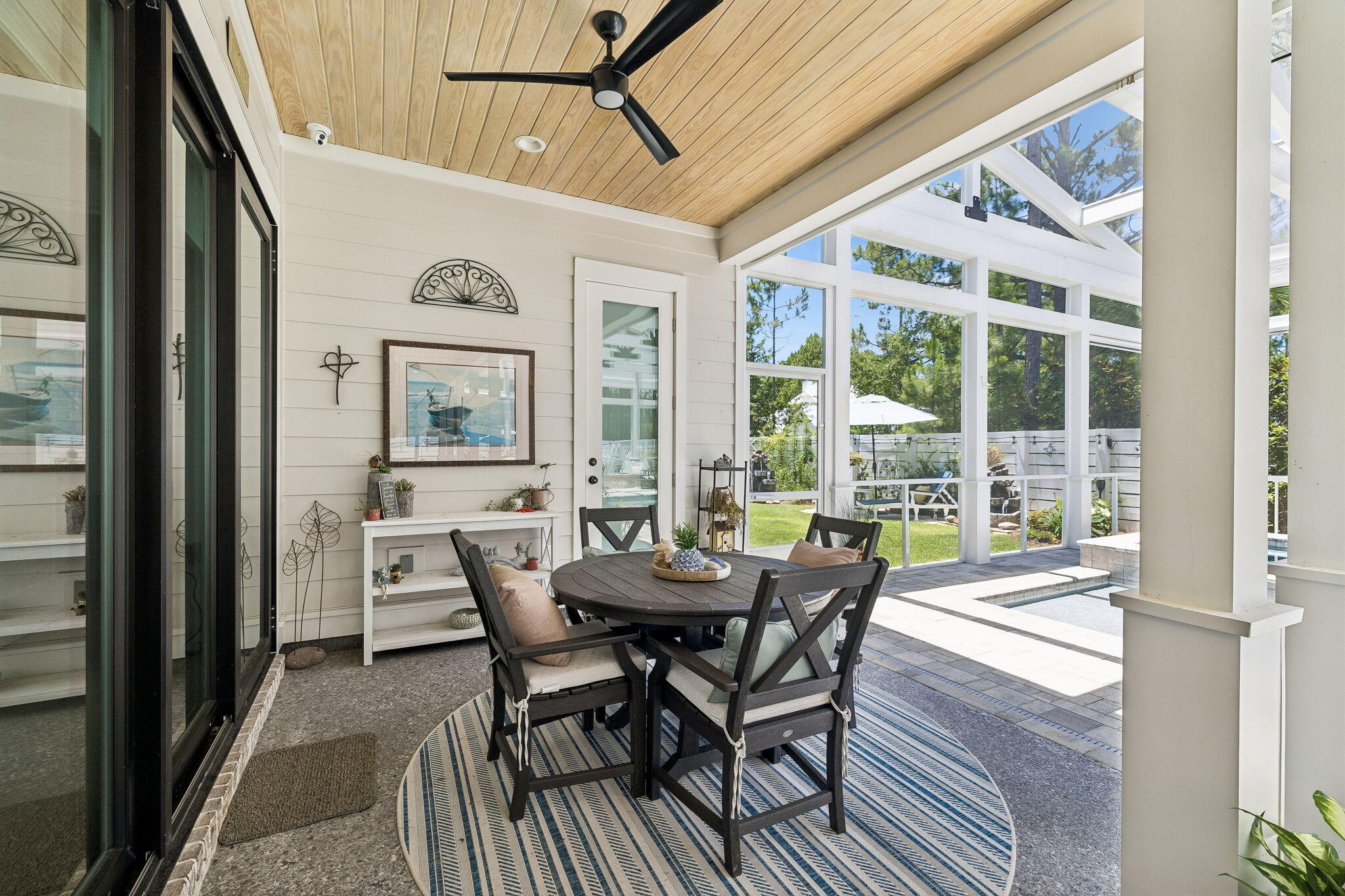 SECLUSION BAY - Residential