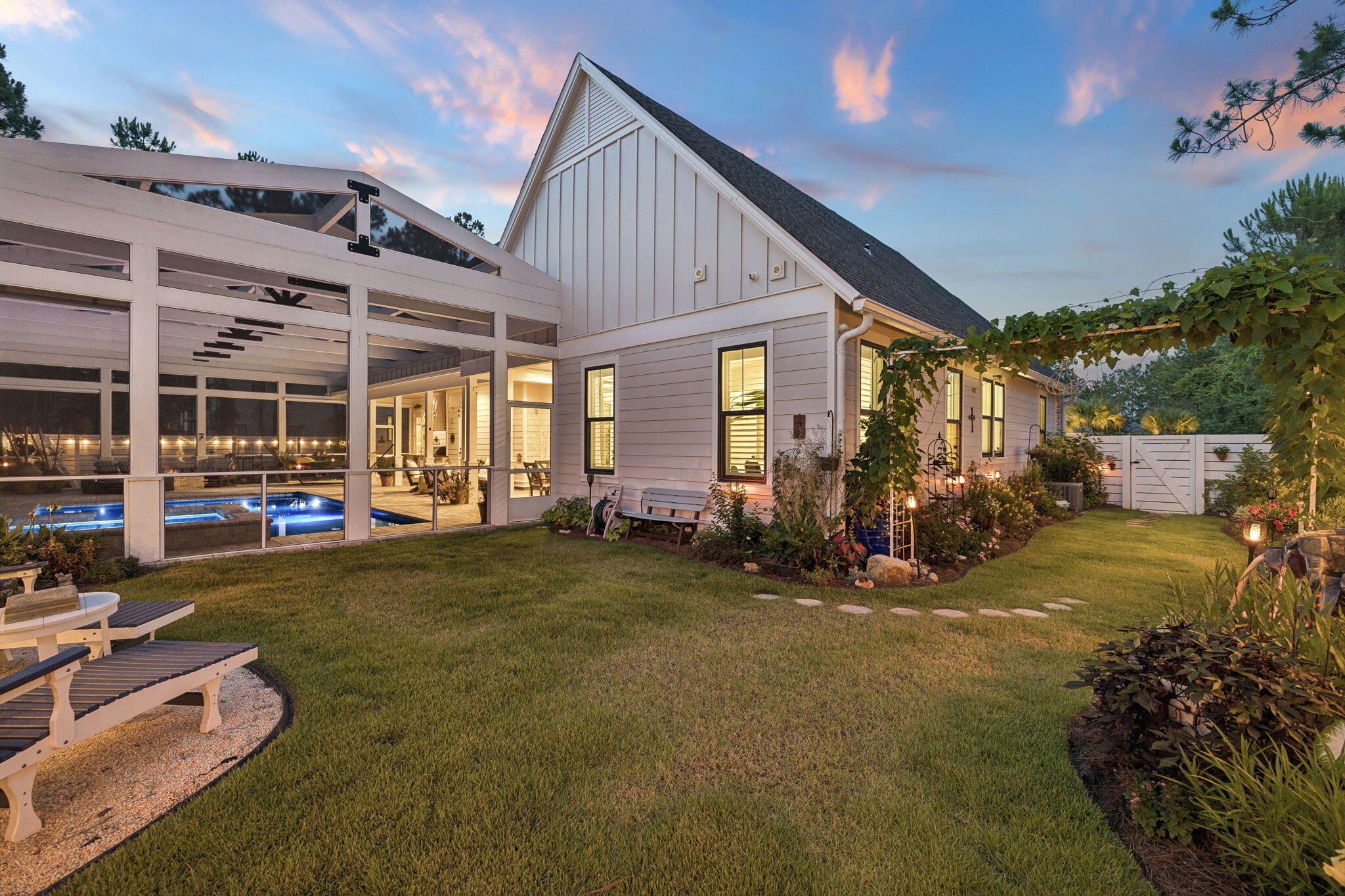 SECLUSION BAY - Residential