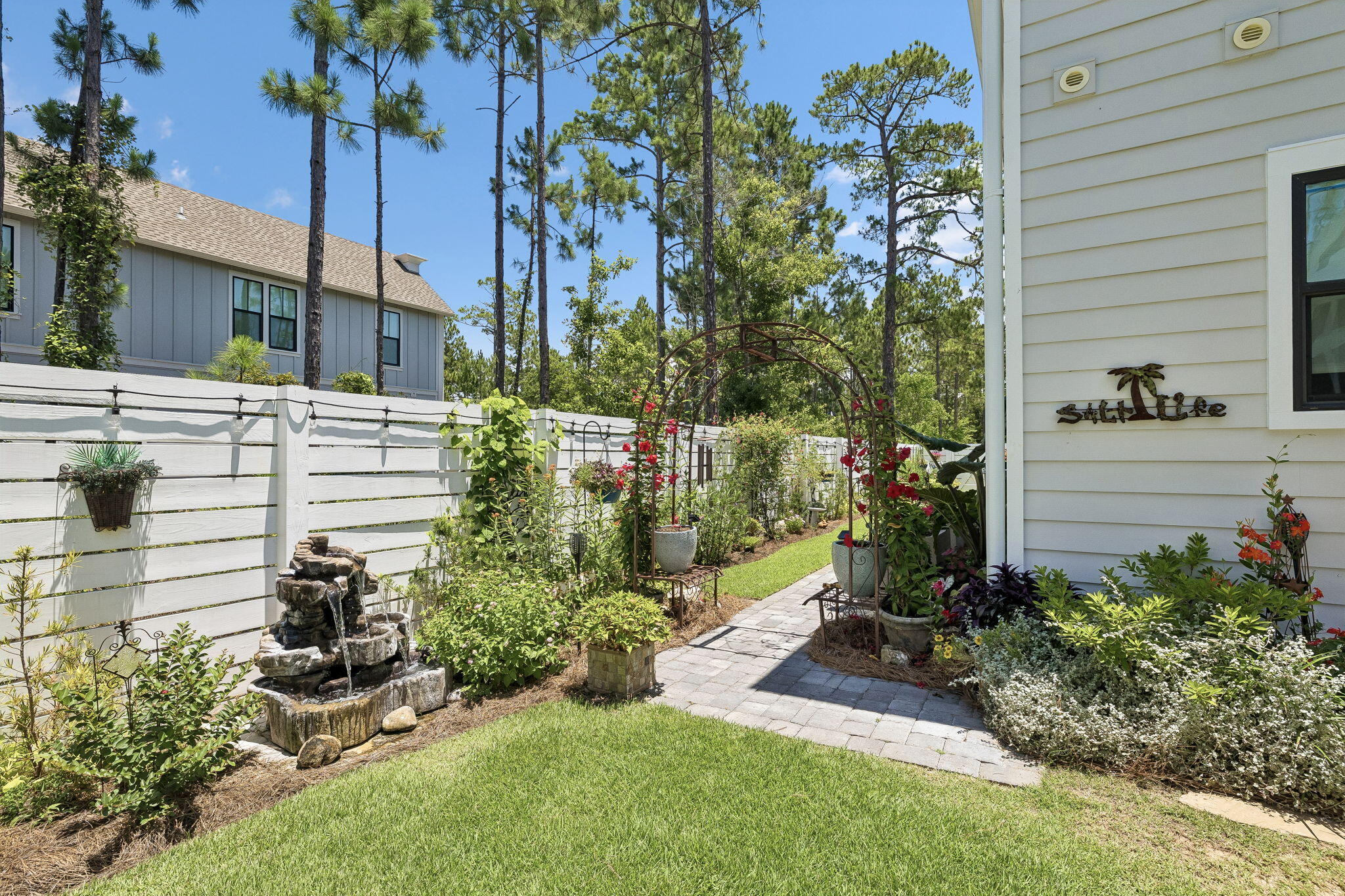 SECLUSION BAY - Residential
