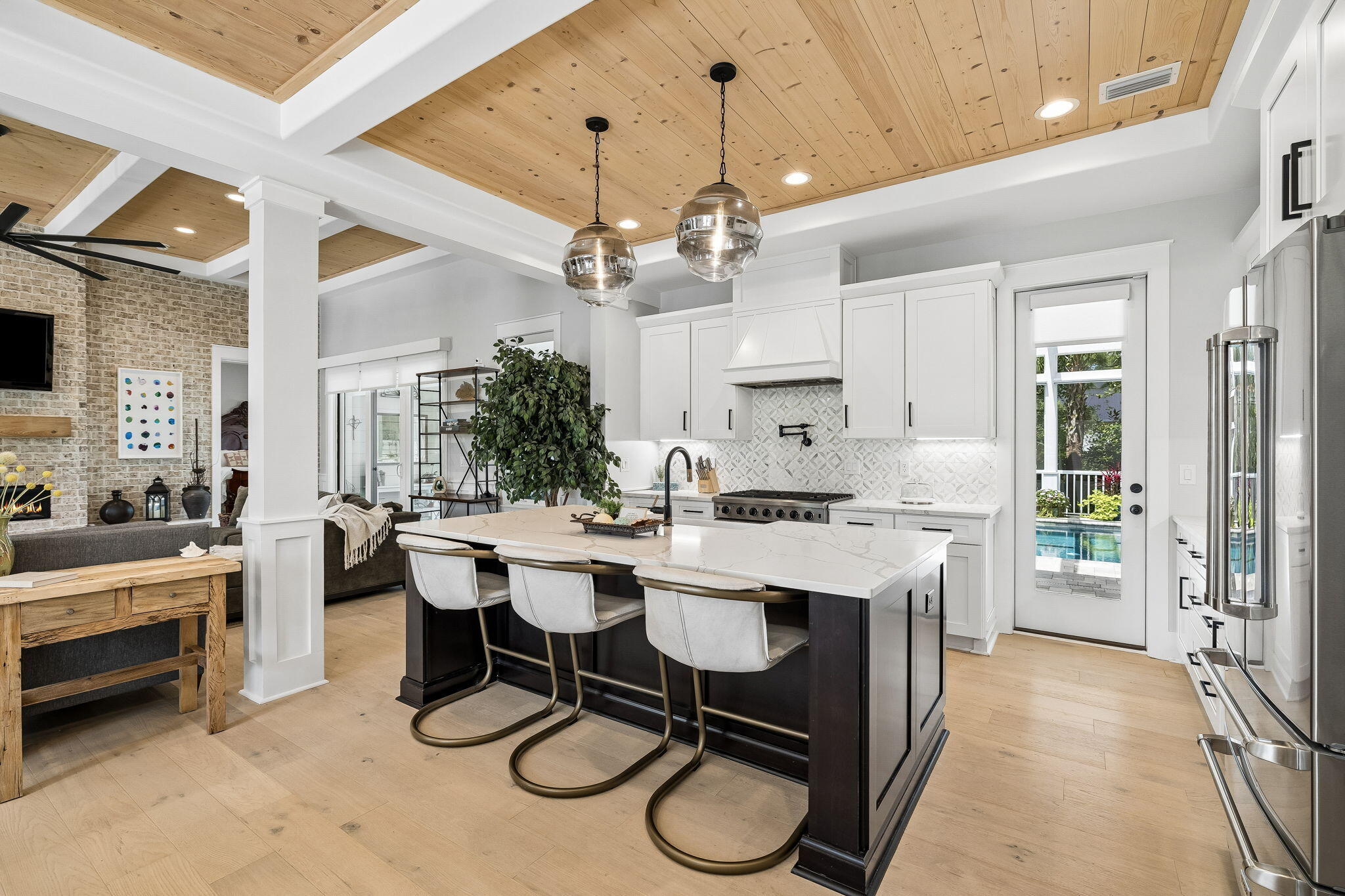 SECLUSION BAY - Residential