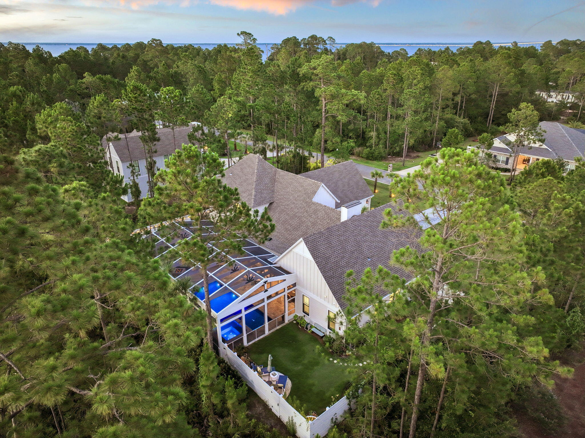 SECLUSION BAY - Residential