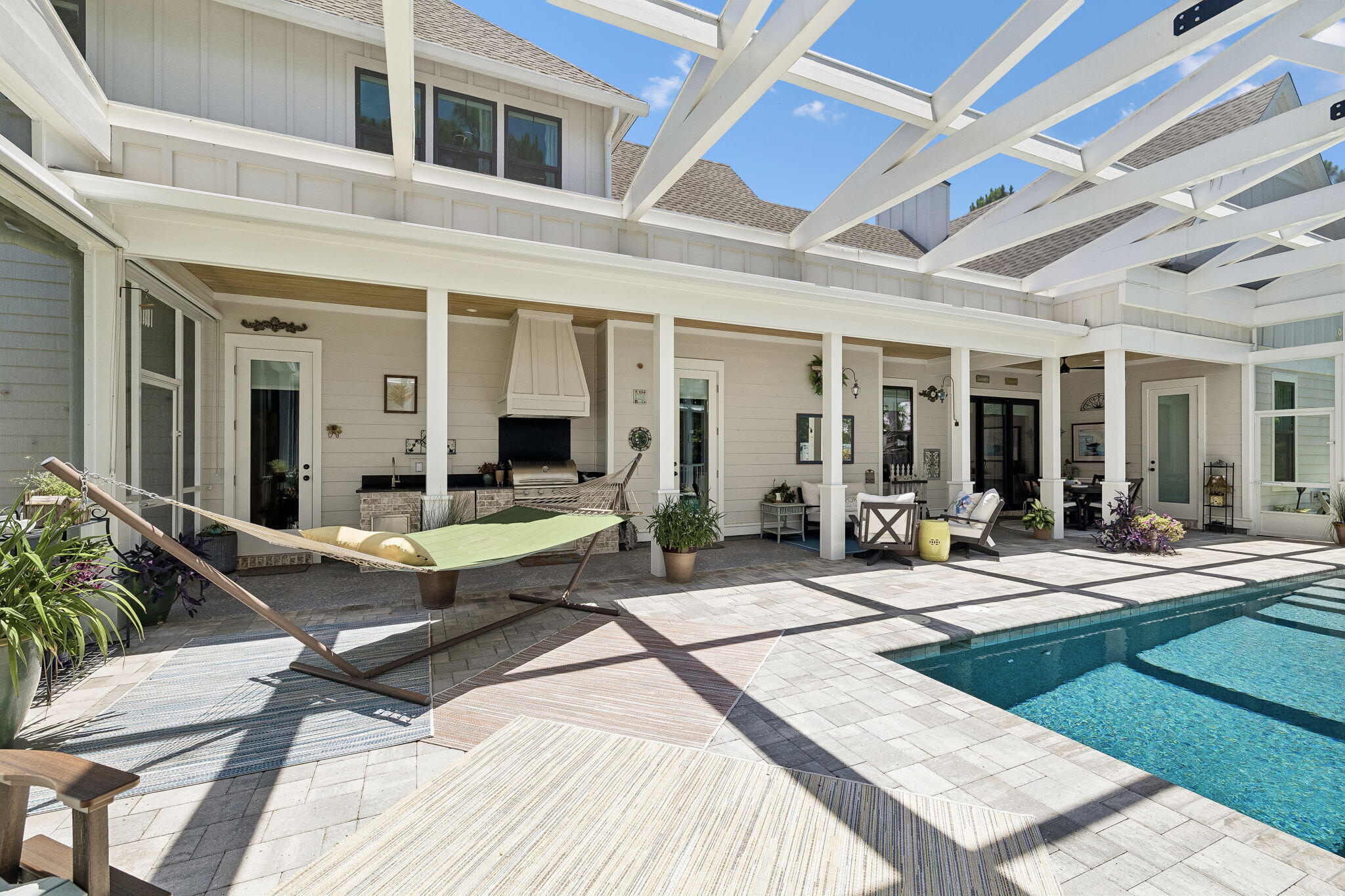 SECLUSION BAY - Residential
