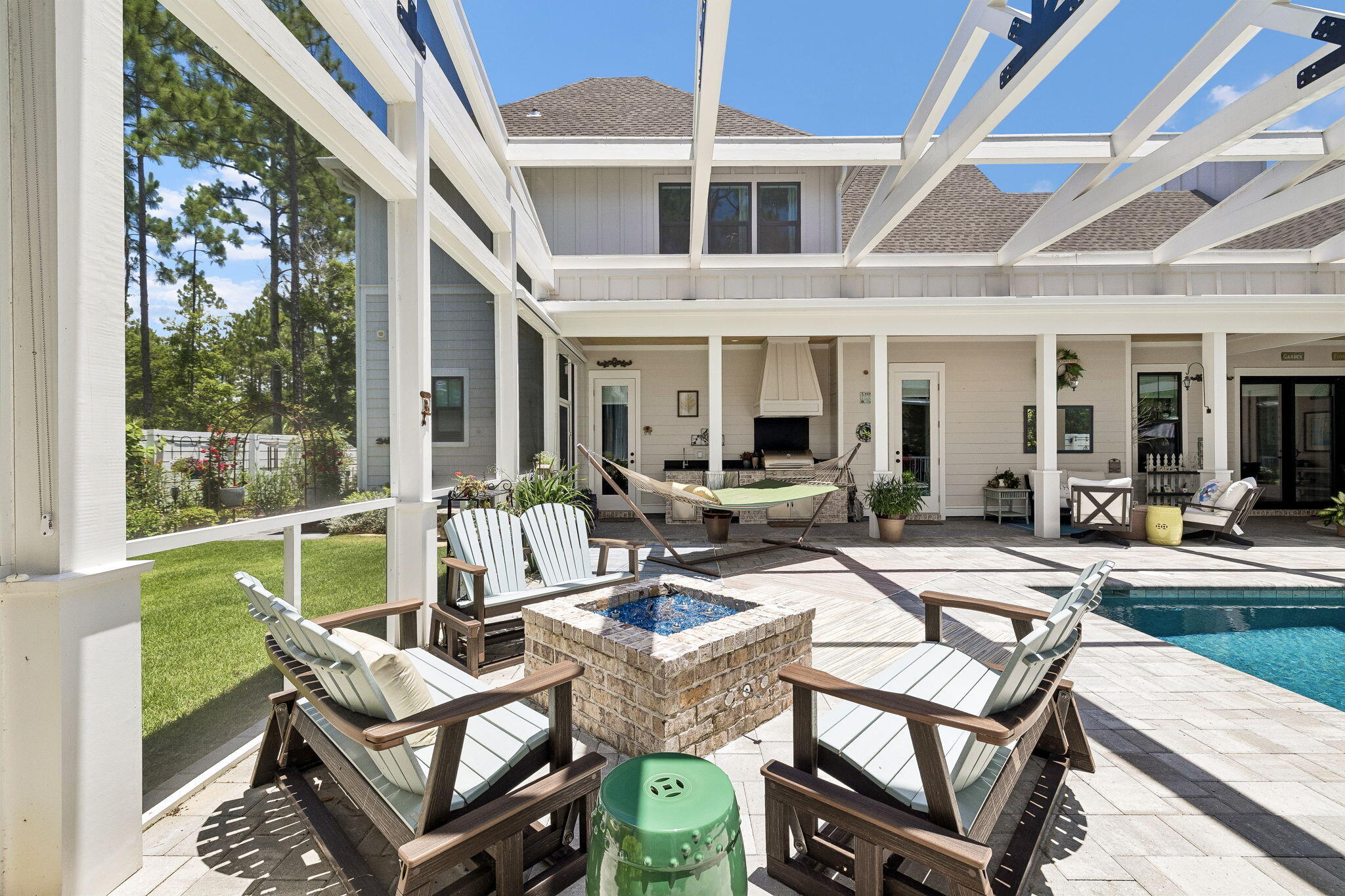 SECLUSION BAY - Residential