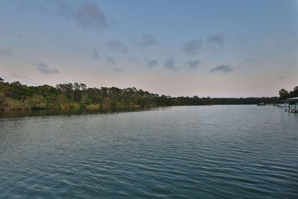 BAYOU POQUITO - Residential