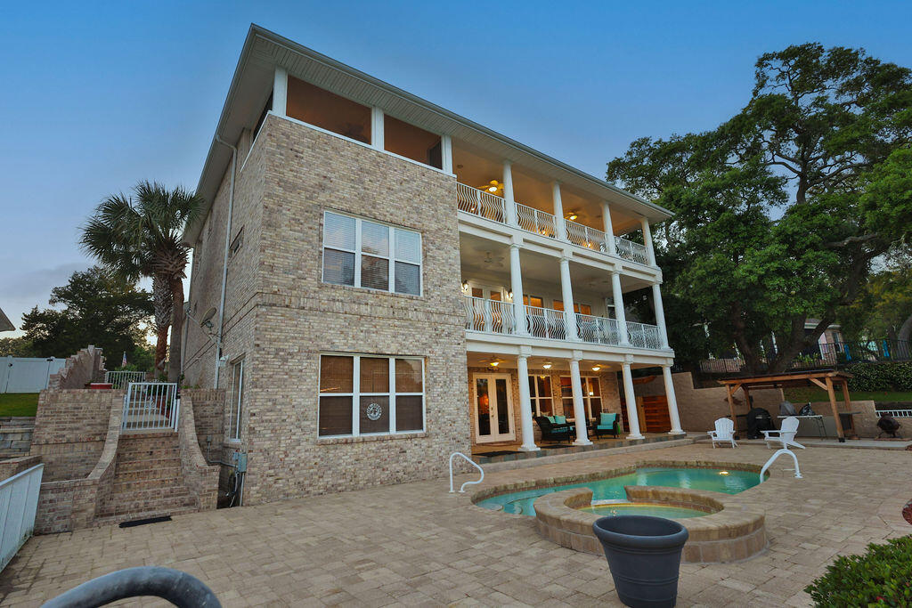 BAYOU POQUITO - Residential