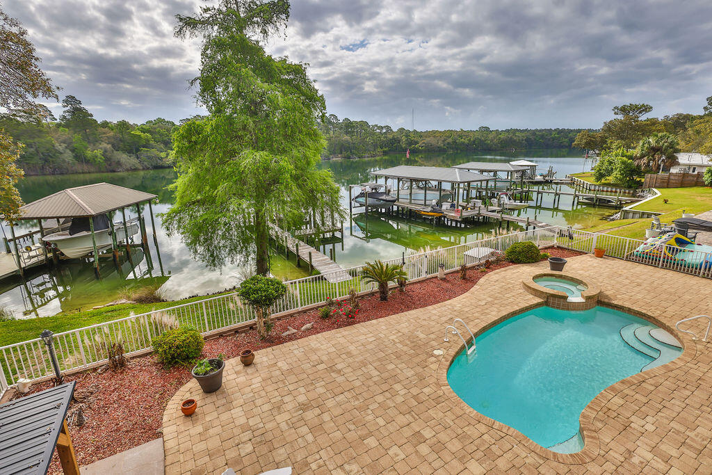 BAYOU POQUITO - Residential