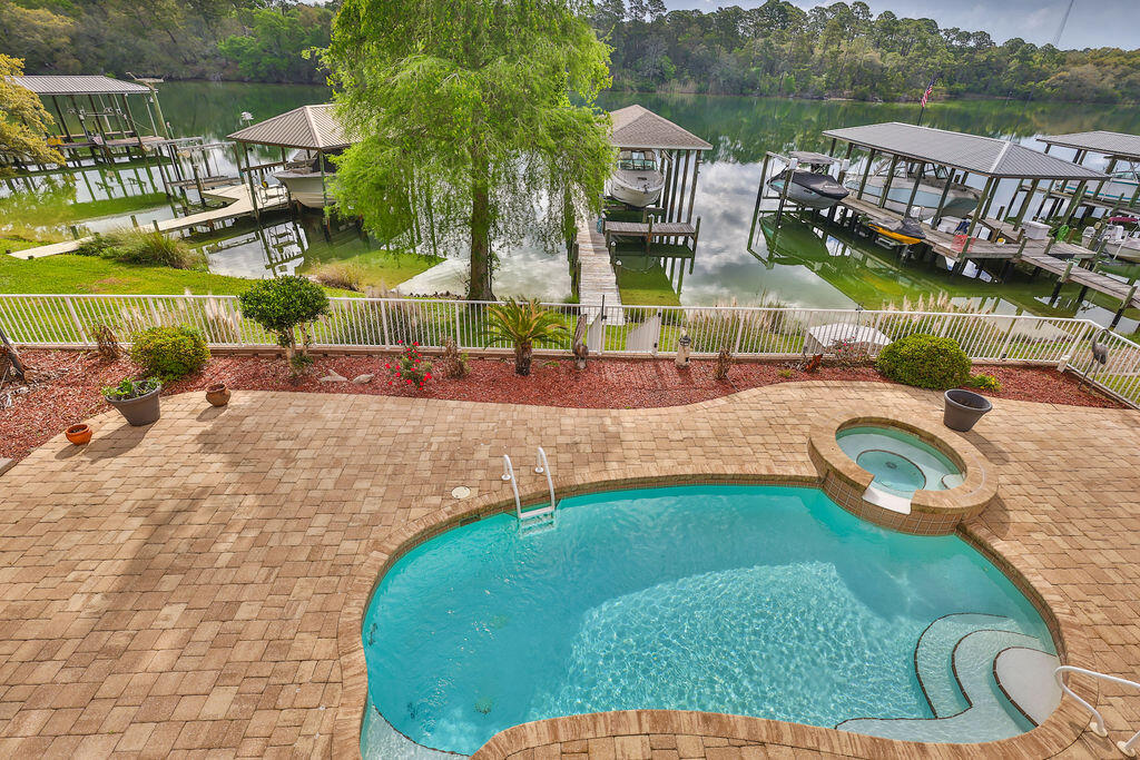 BAYOU POQUITO - Residential