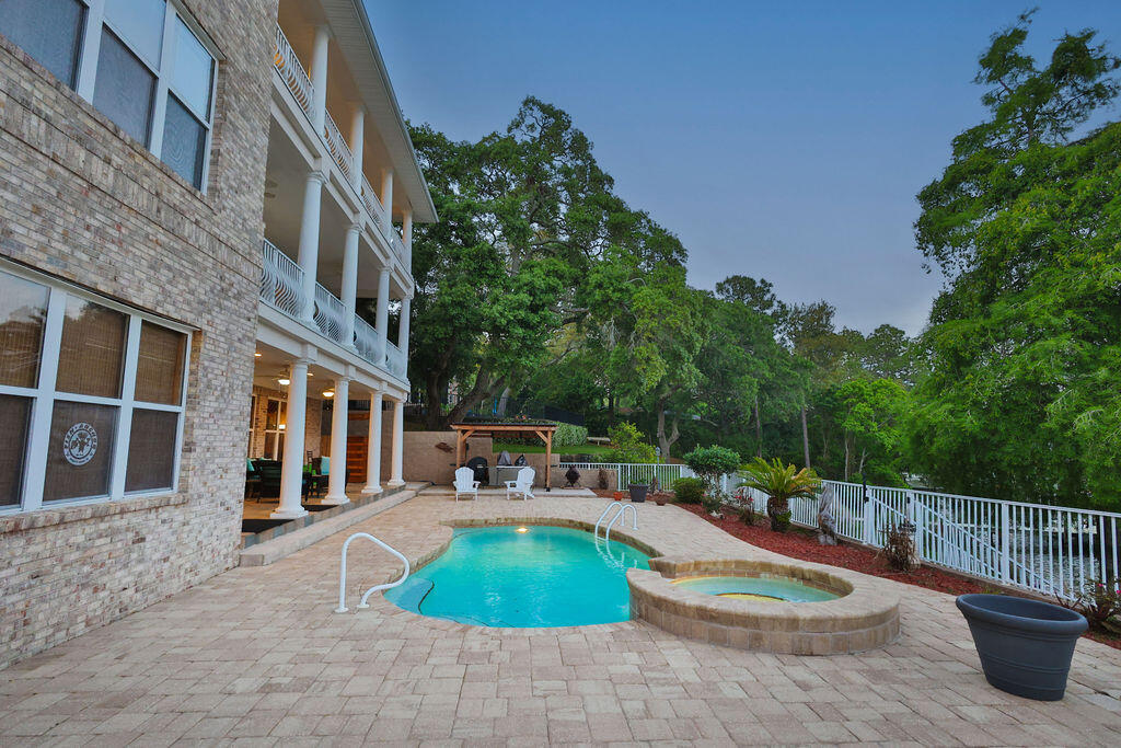 BAYOU POQUITO - Residential