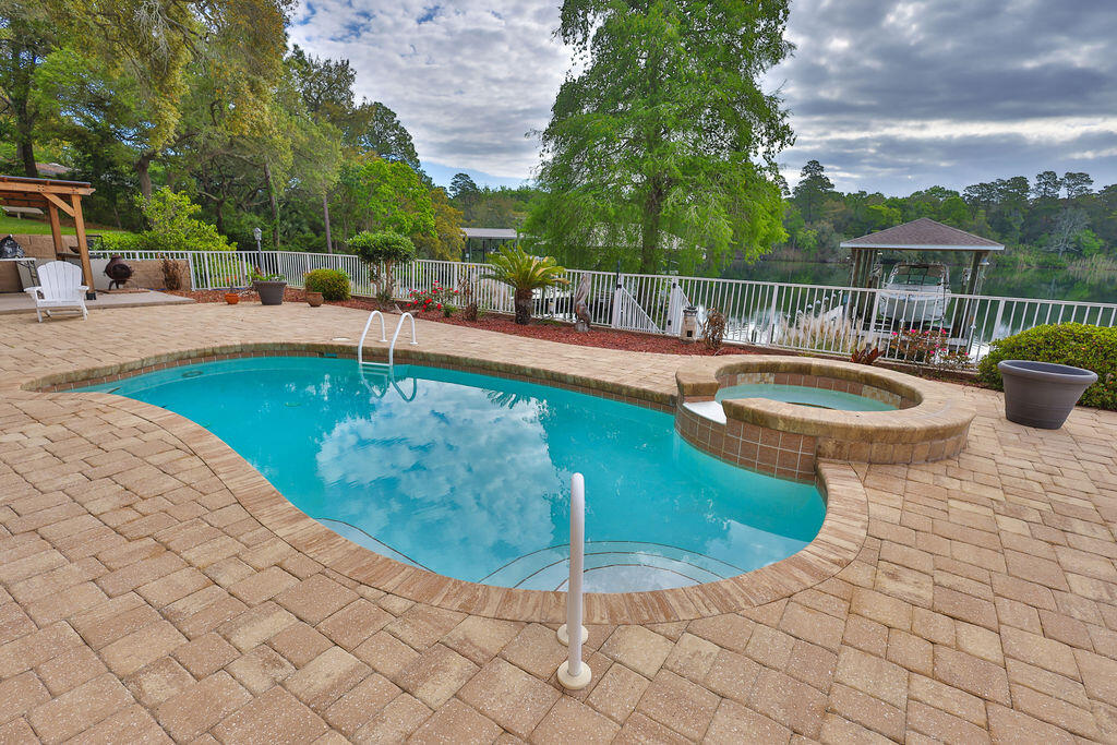 BAYOU POQUITO - Residential
