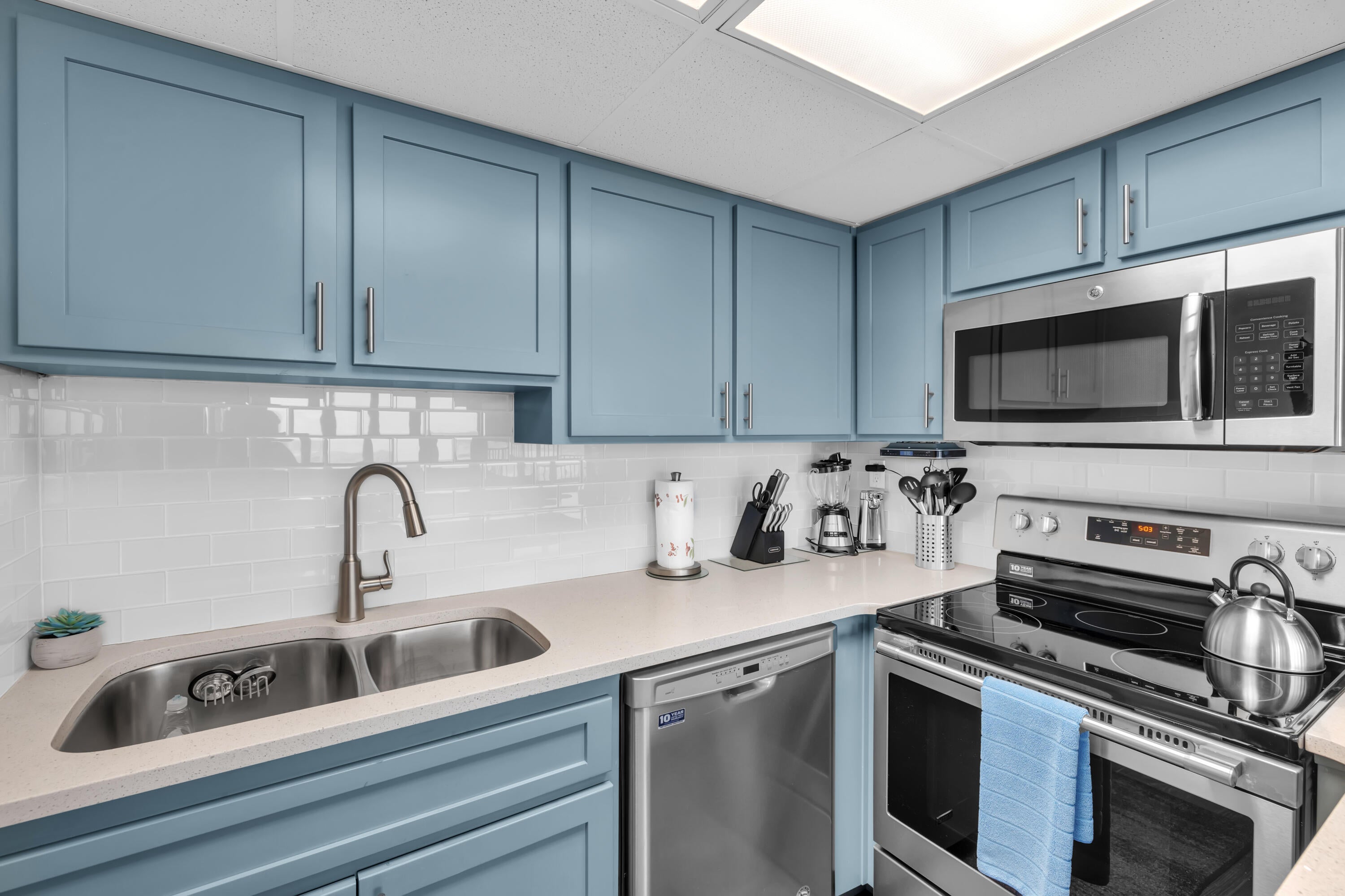 SUNBIRD CONDO - Residential
