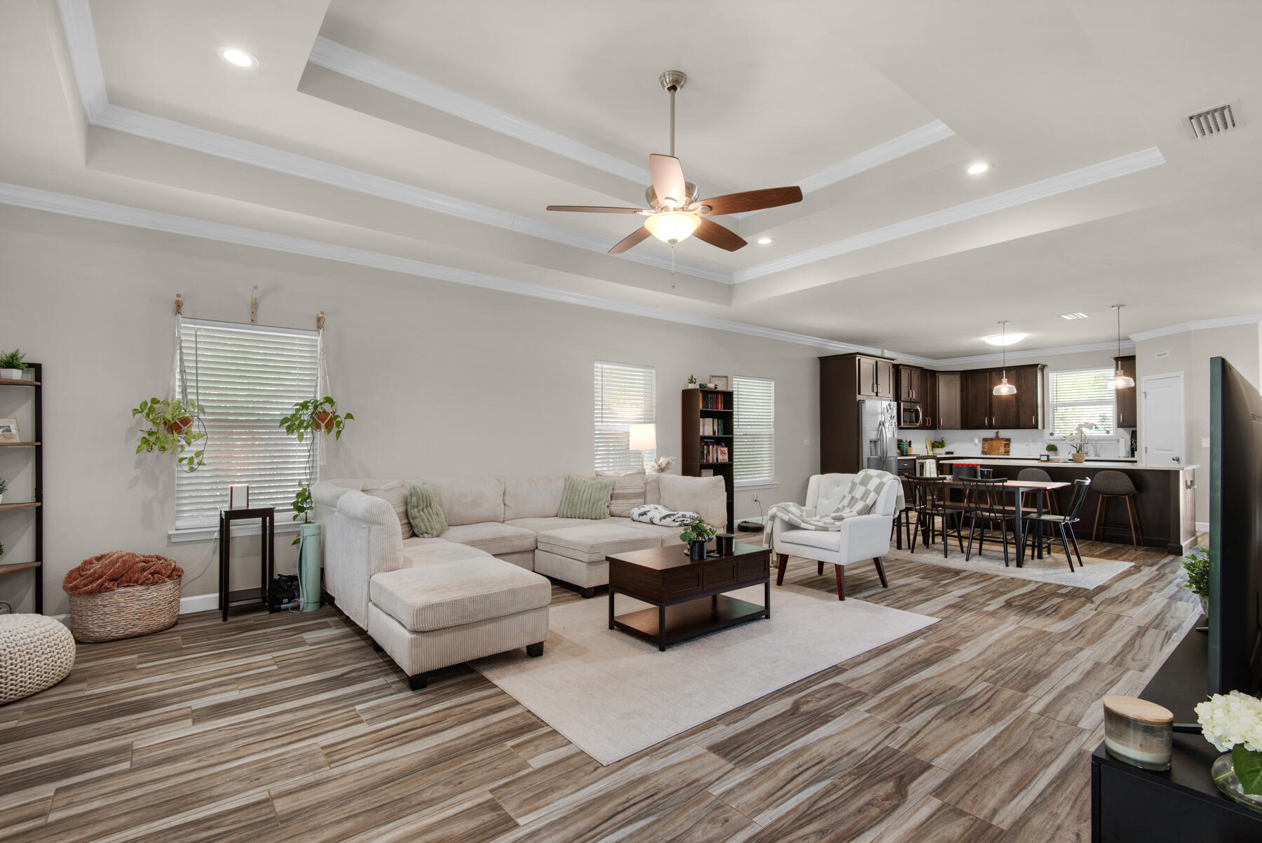 CASA LOMA - Residential Lease