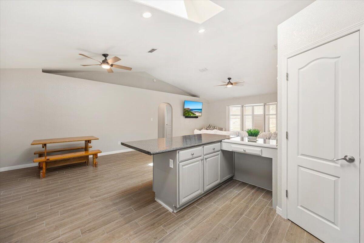 HOLLEY BY THE SEA - Residential