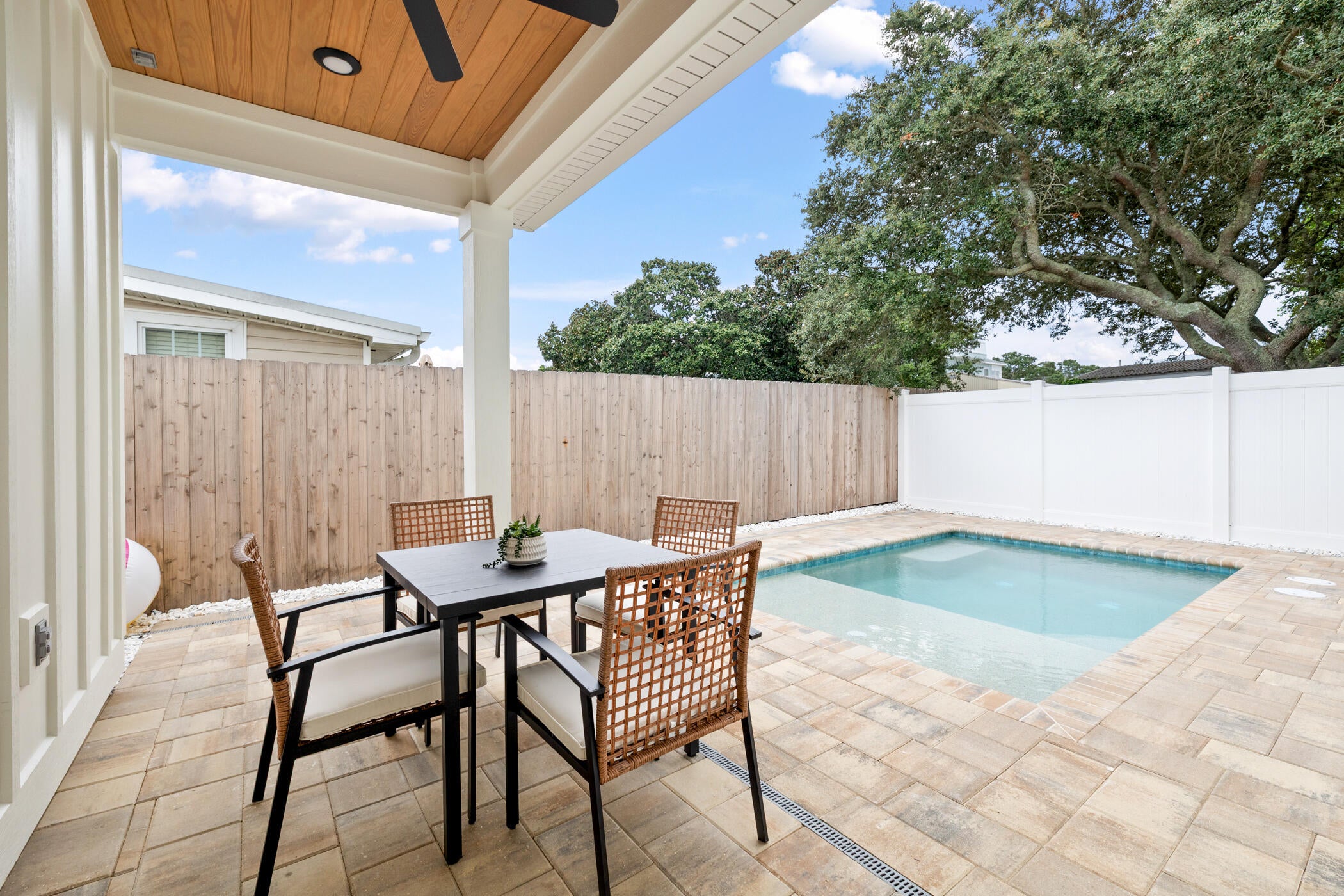 LAGUNA BEACH ESTATES 7TH ADDN - Residential