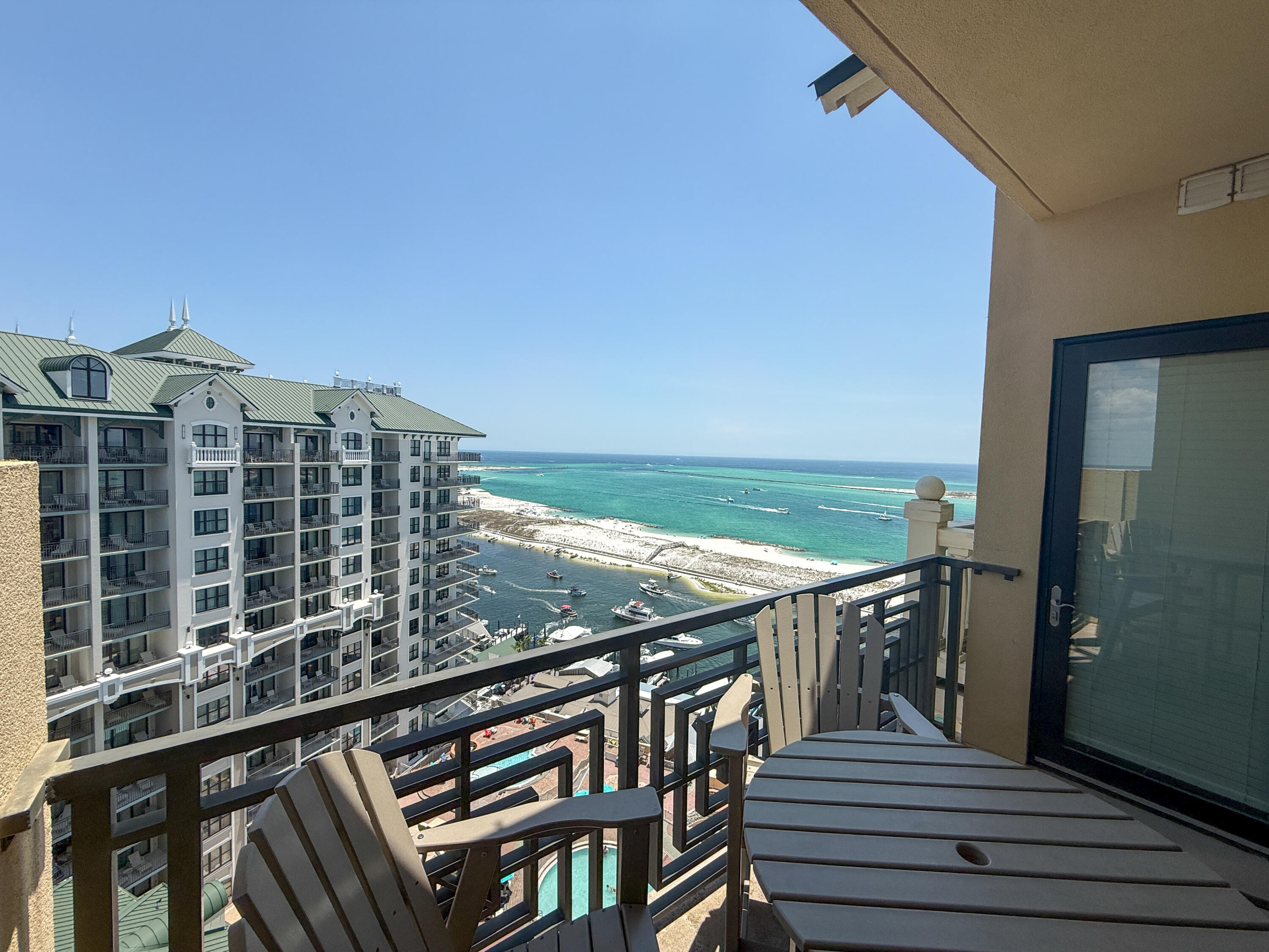 EMERALD GRANDE - Residential