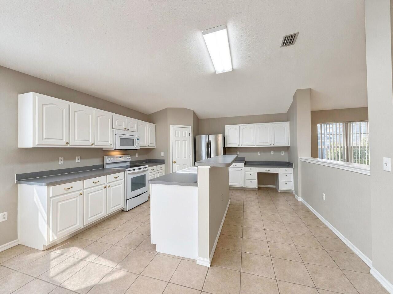 EMERALD VILLAGE S/D - Residential Lease
