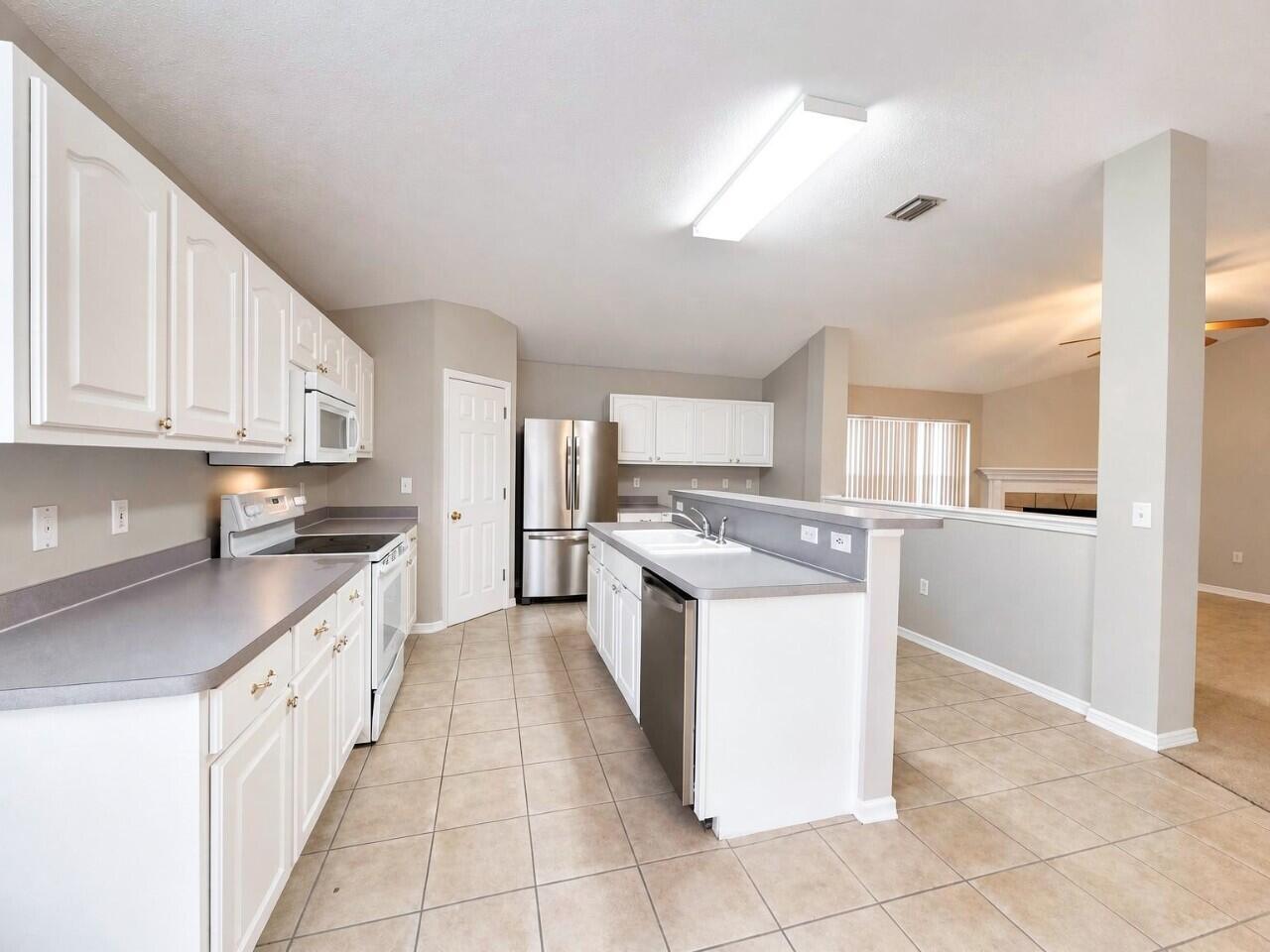 EMERALD VILLAGE S/D - Residential Lease