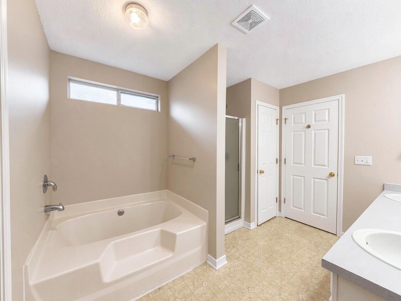 EMERALD VILLAGE S/D - Residential Lease