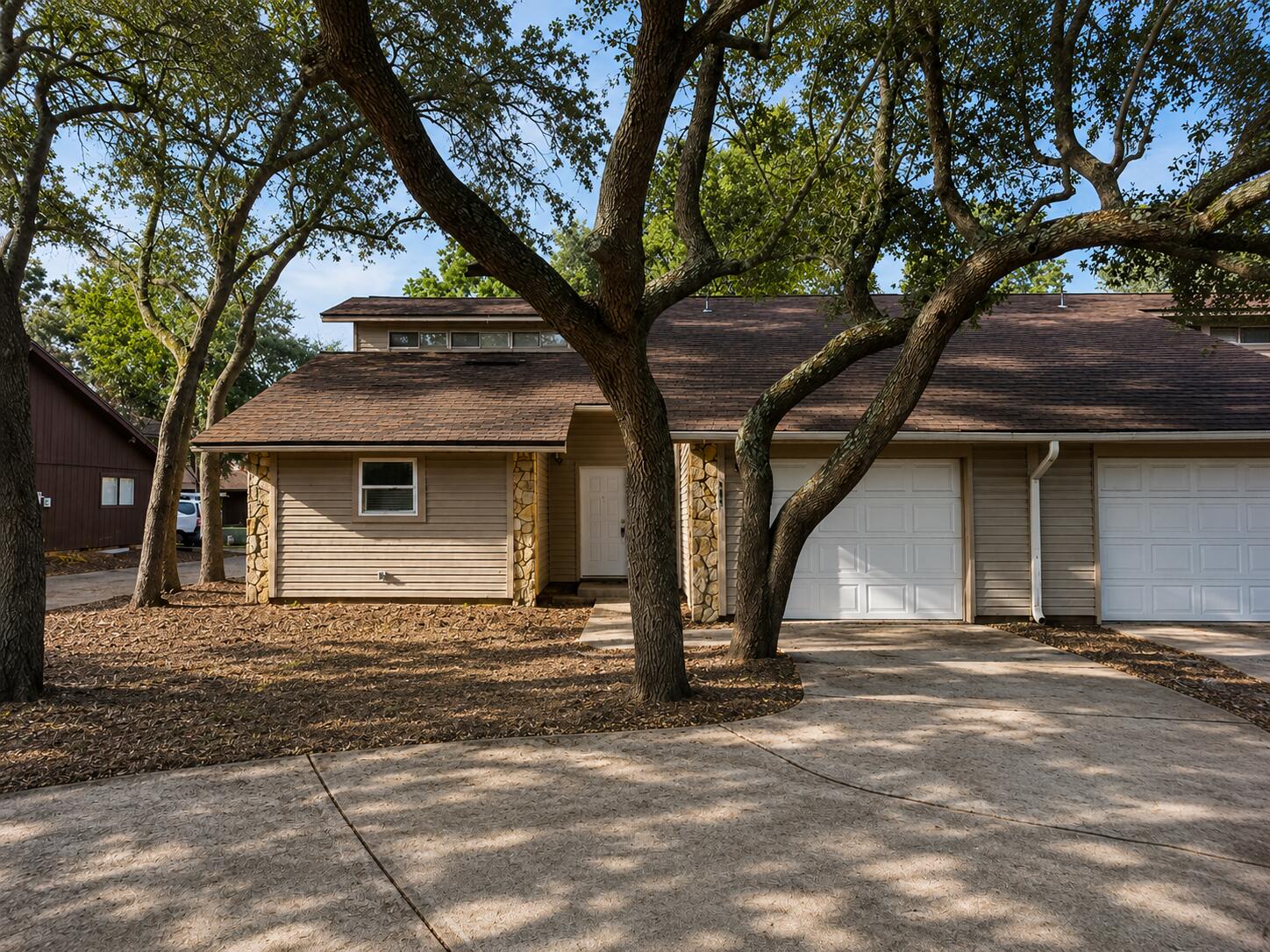 WHISPERING OAKS - Residential Lease
