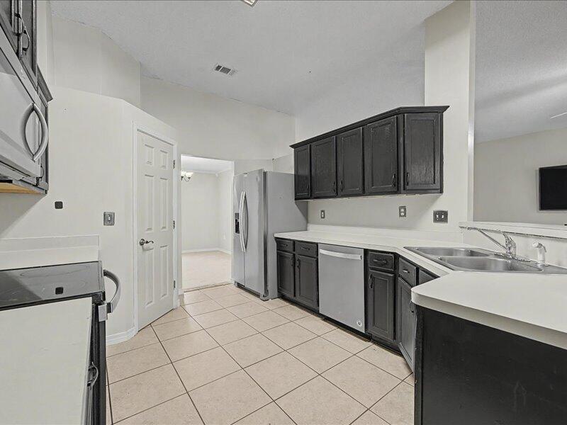 BROOKE ESTATES PH I - Residential Lease