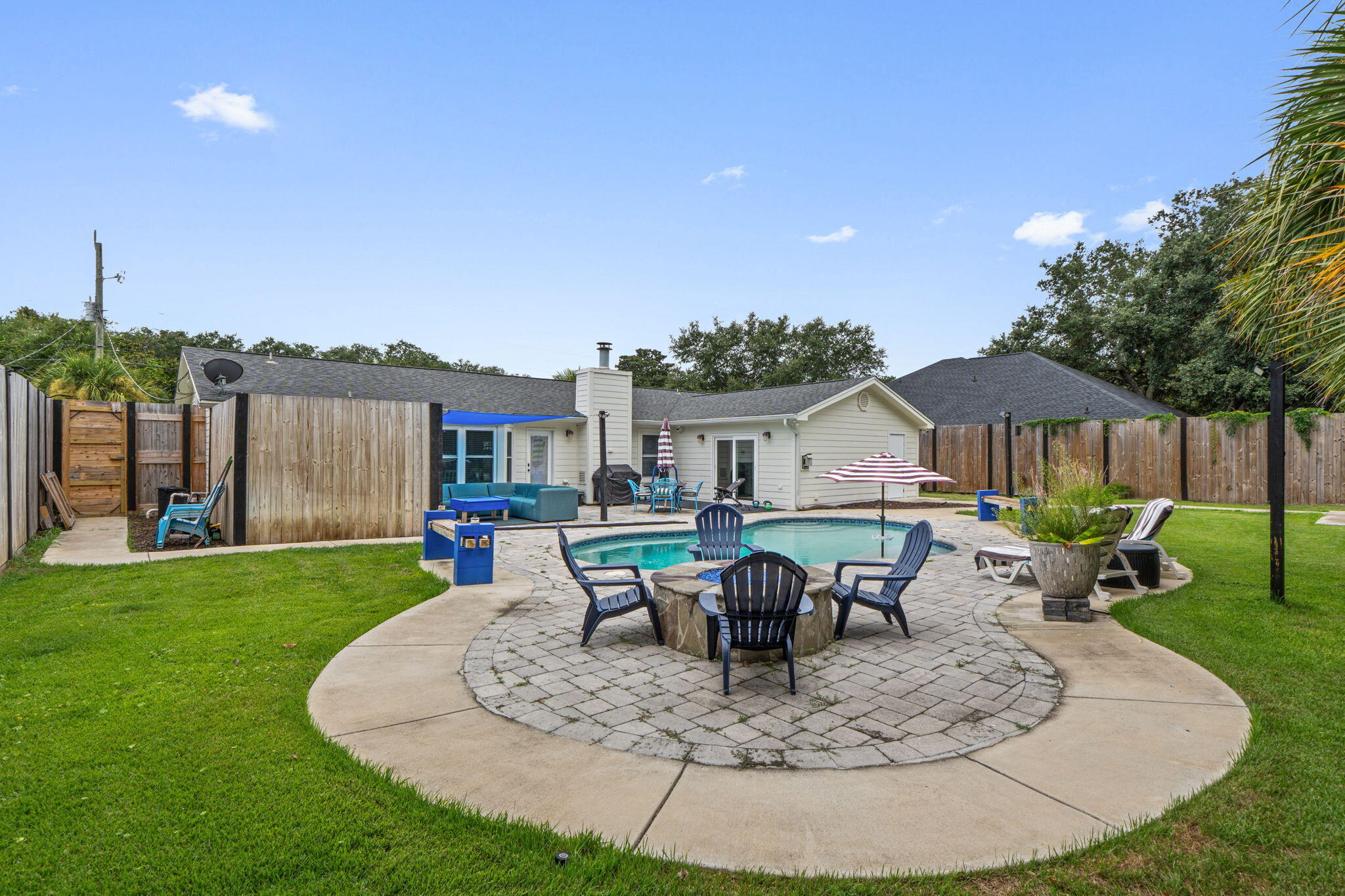 LAKESIDE VILLAGE - Residential