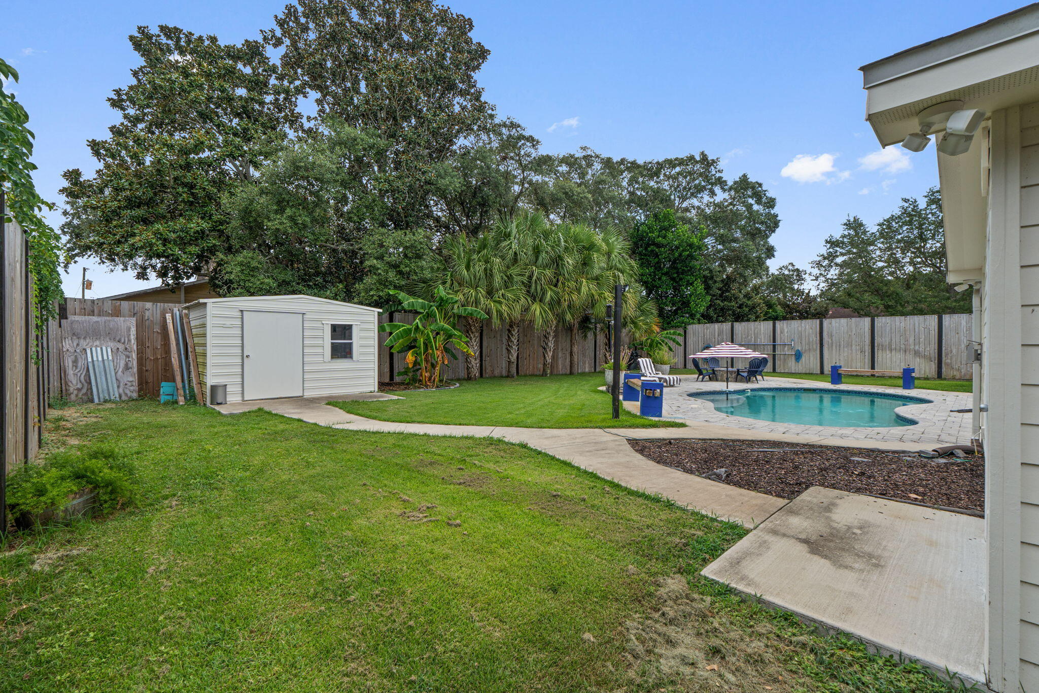 LAKESIDE VILLAGE - Residential