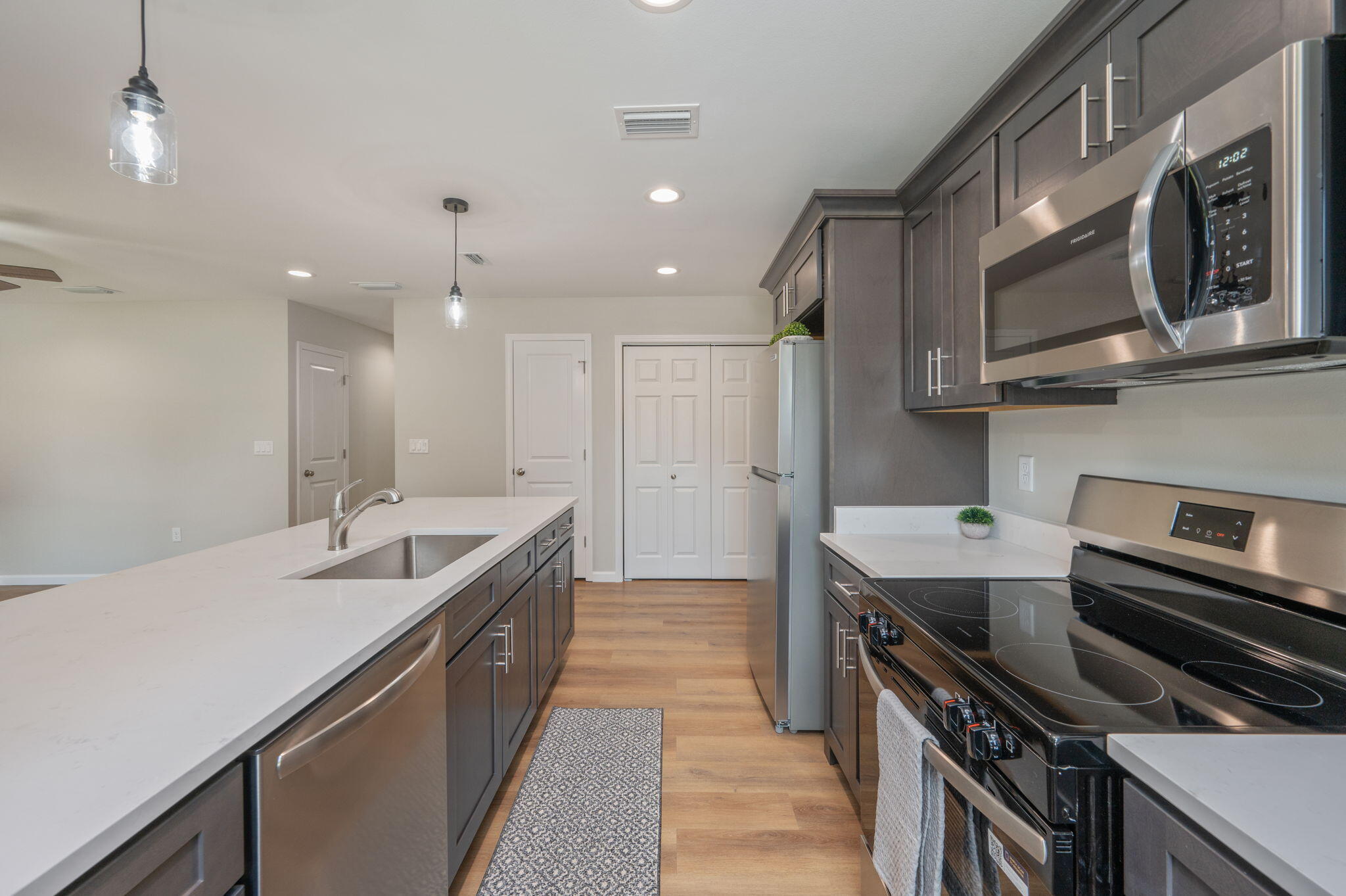 CRESTVIEW - Residential