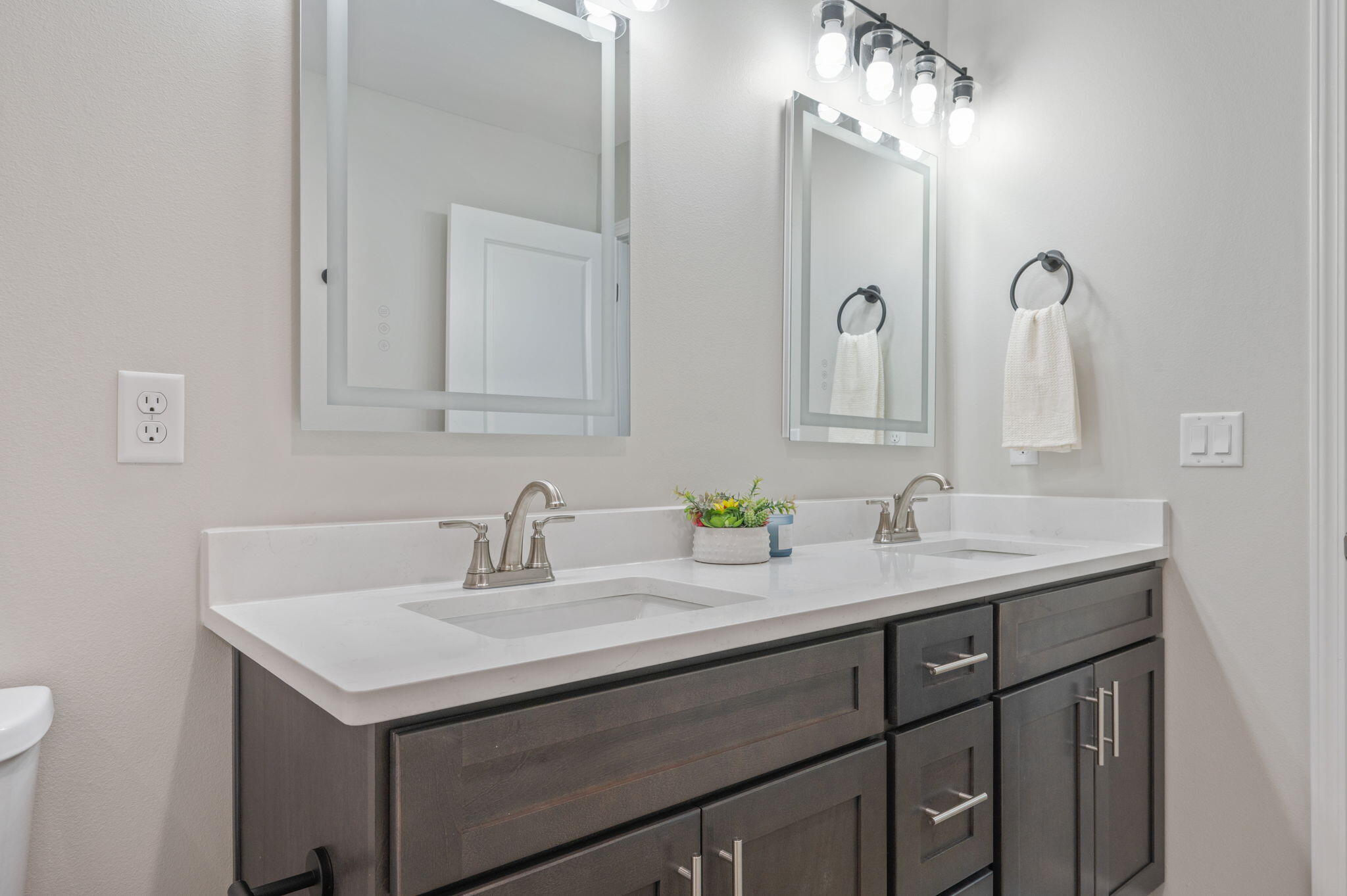 CRESTVIEW - Residential