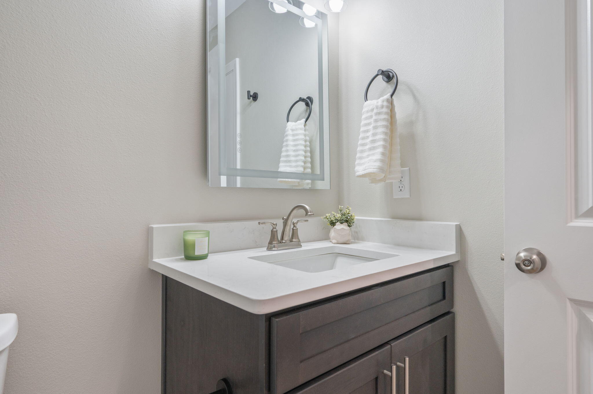 CRESTVIEW - Residential