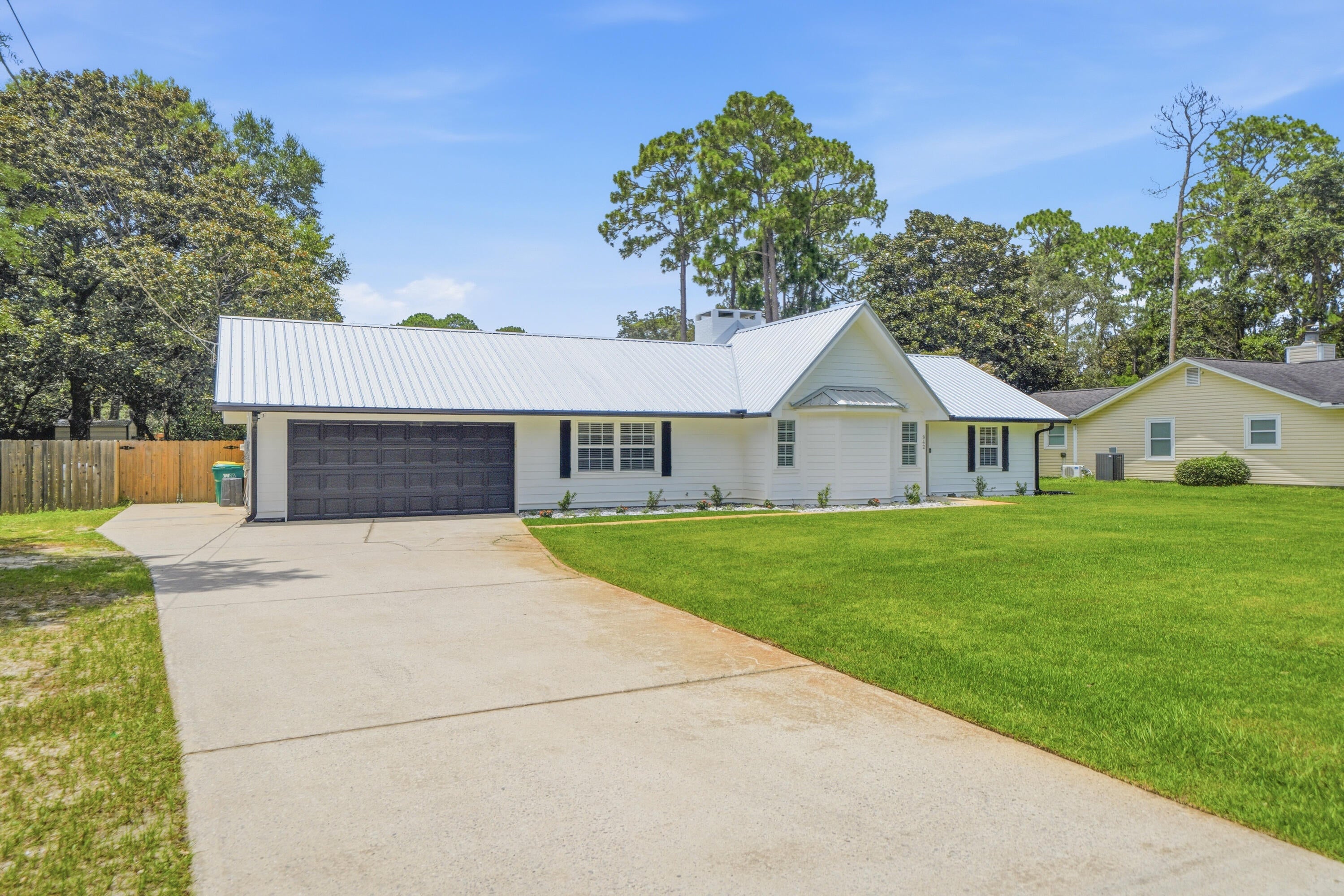 PINEWOOD ESTATES - Residential Lease