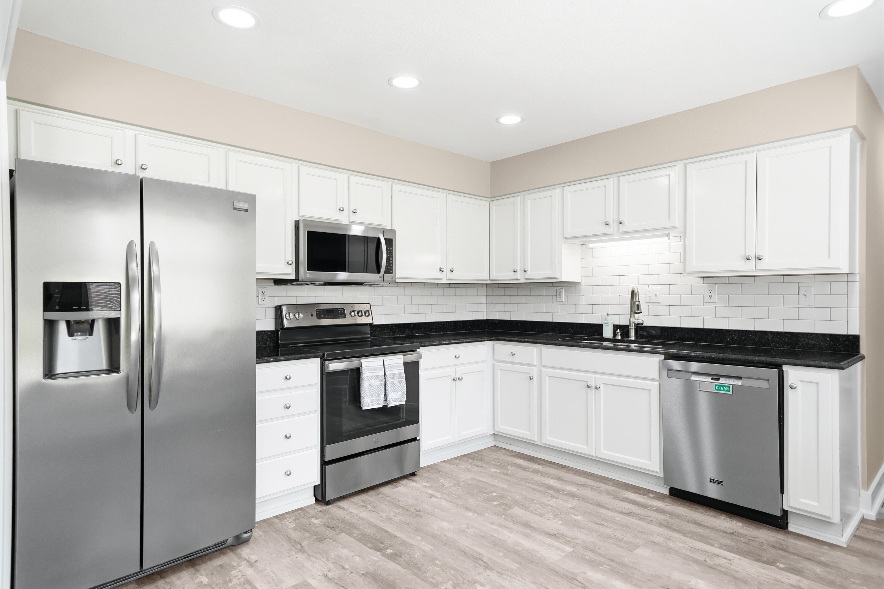 PINEWOOD ESTATES - Residential Lease